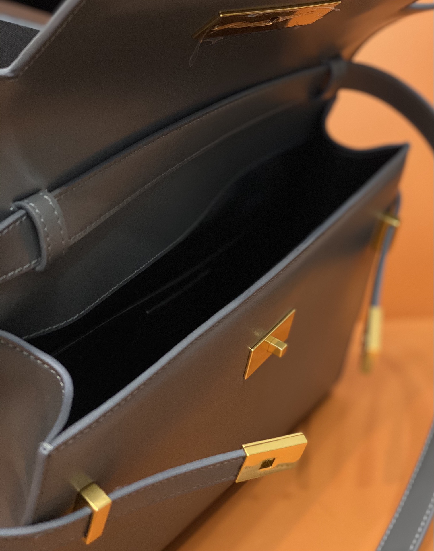 Saint Laurent Manhattan Baguette Bag