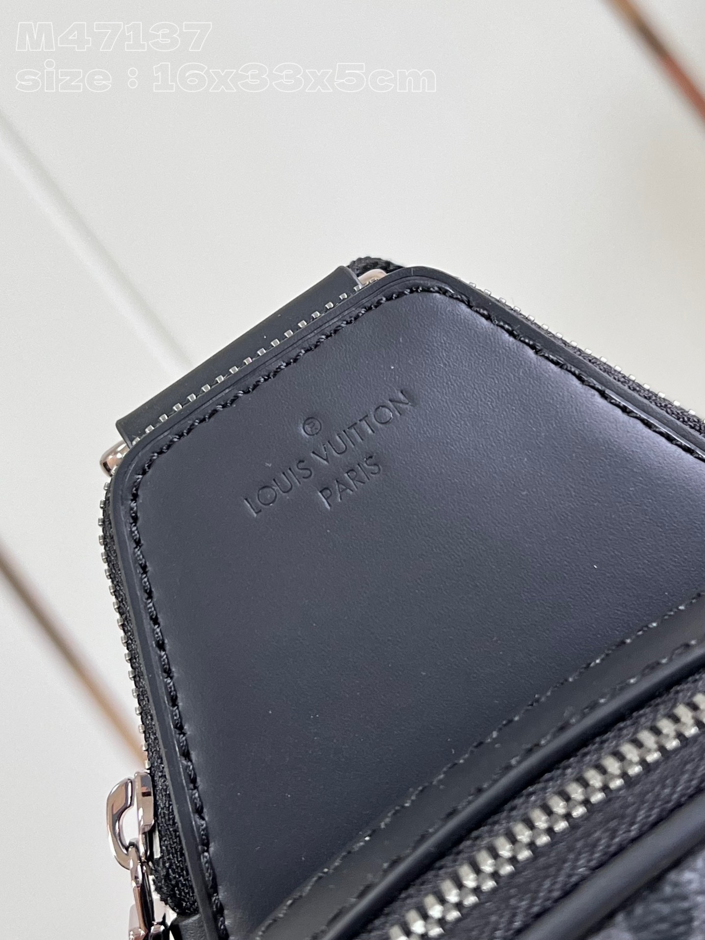 LV-M47137 Avenue Slingbag PM