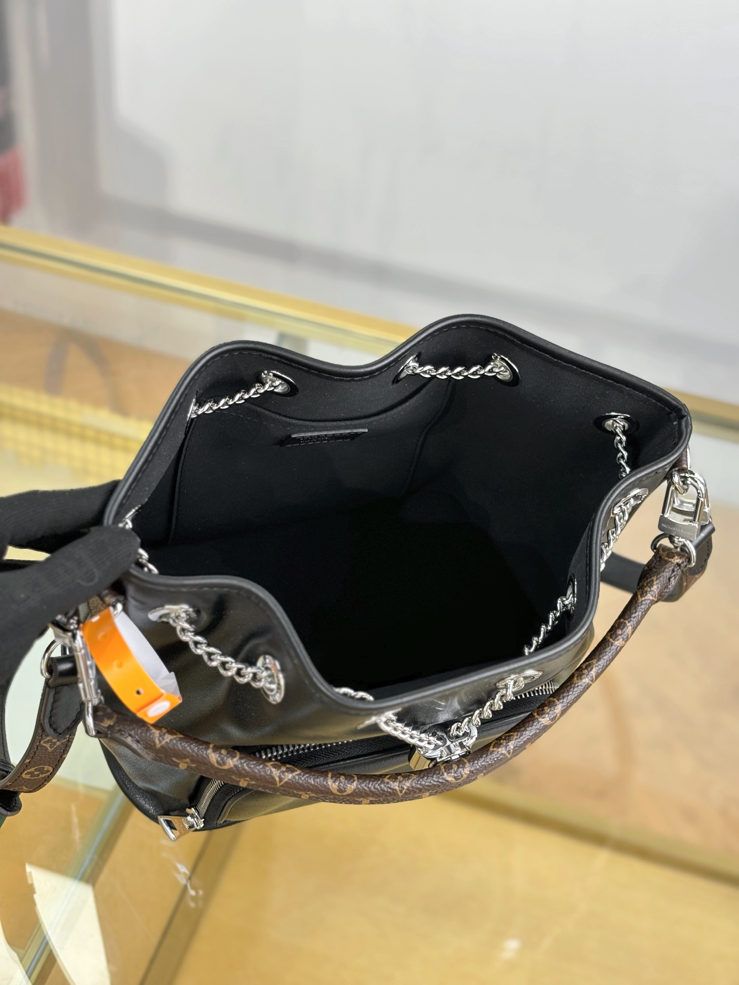 LV M14377 No Way Vibe