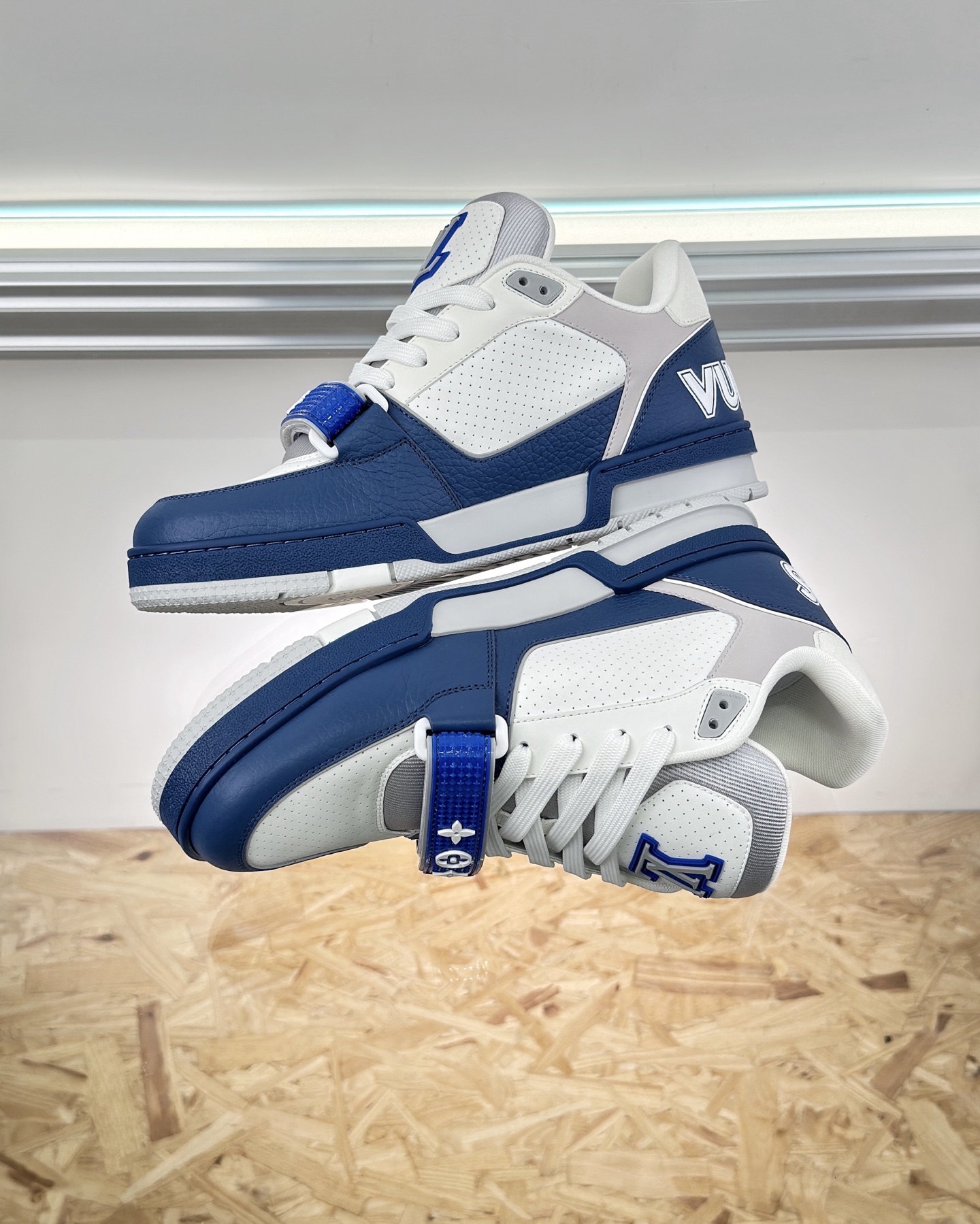 LOUIS VUITTON 1AHTBR LV Trainer Sneaker