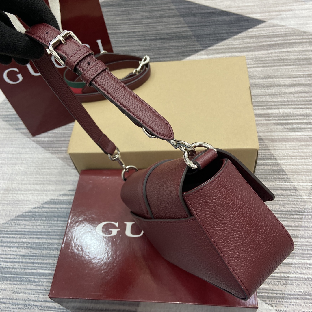 Gucci-Small crossbody bag with hook closure