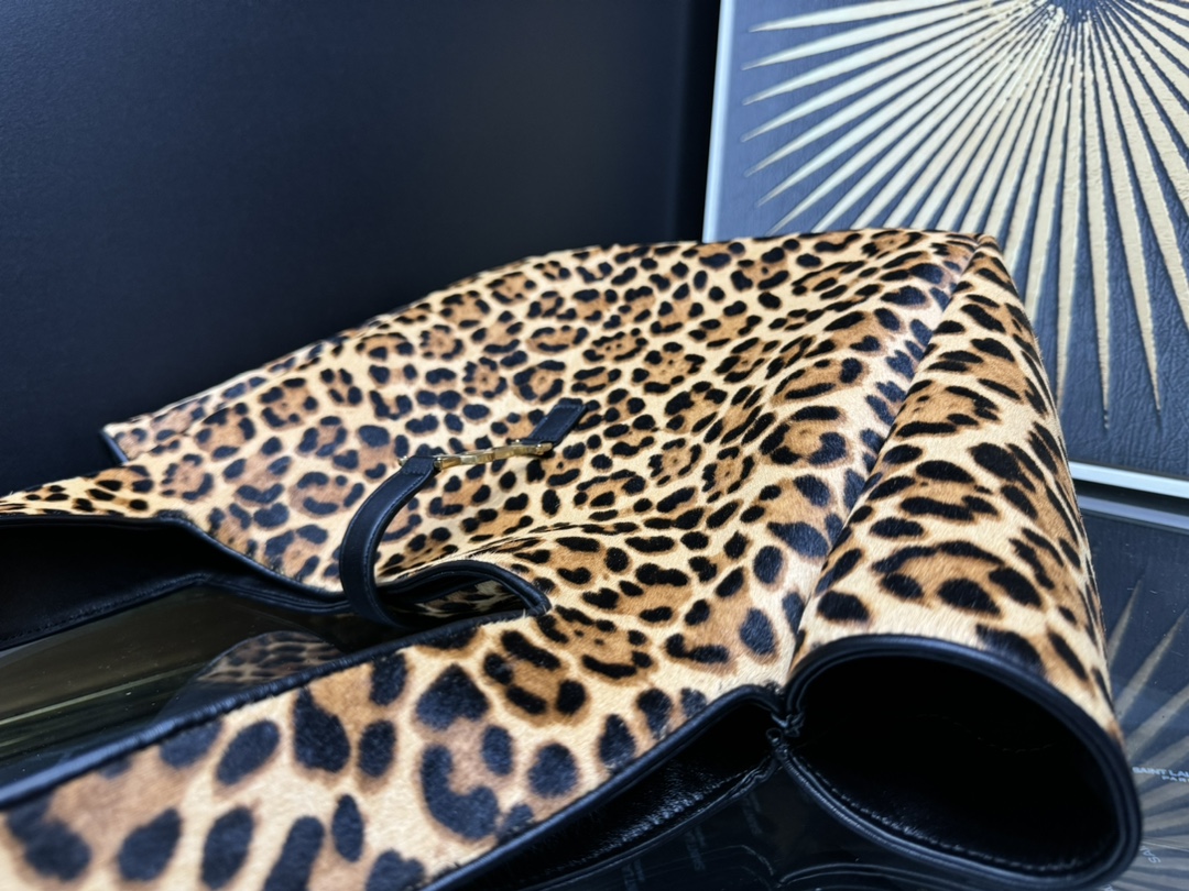 le 5 à 7 bea in pony hair leather