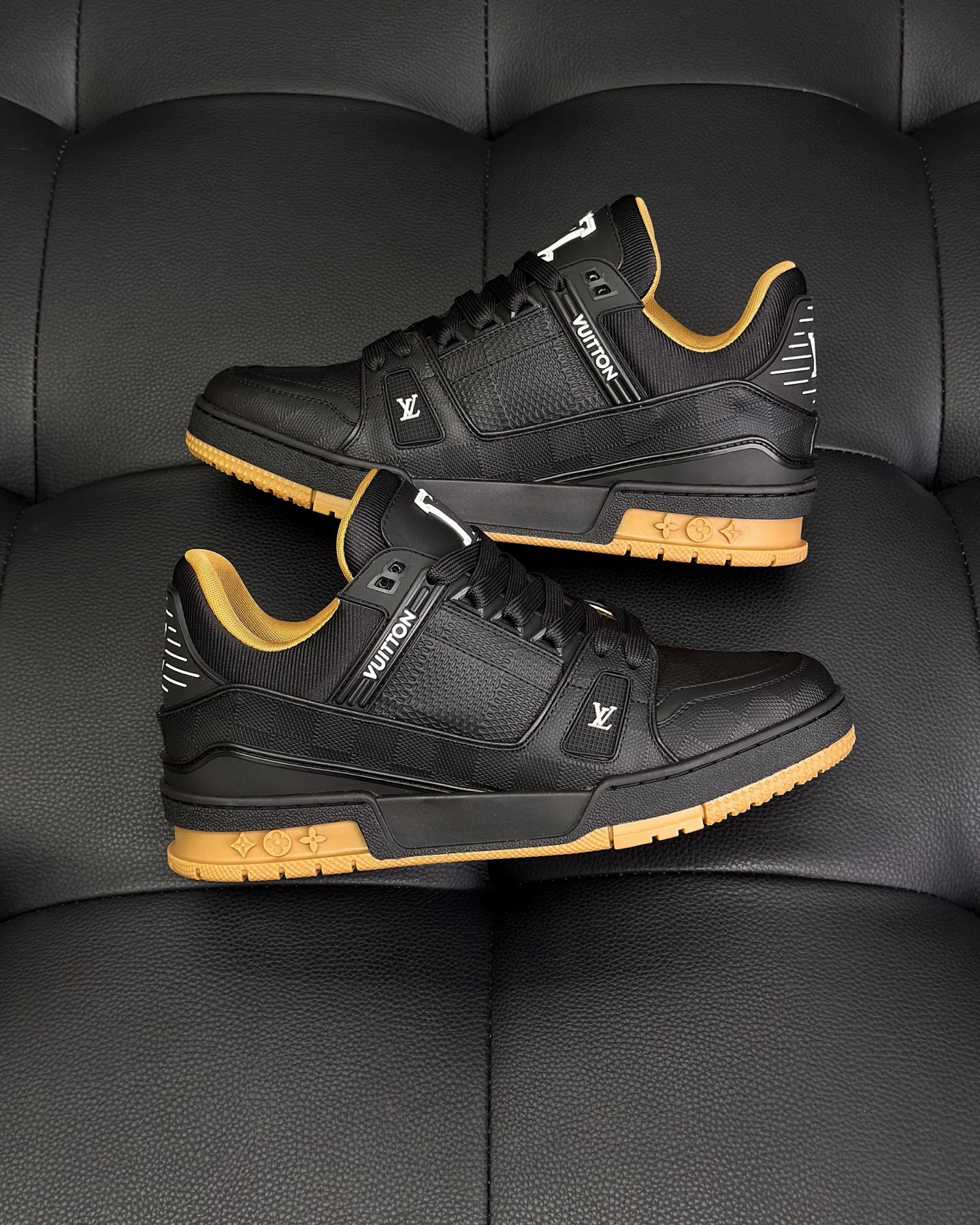 LOUIS VUITTON 1AHTSQ LV Trainer Sneaker