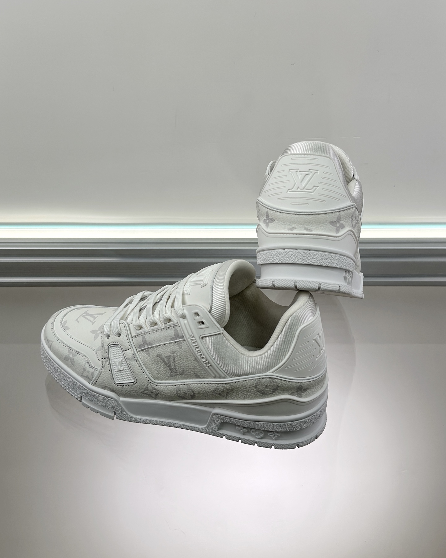 LOUIS VUITTON 1AHDN2 LV Trainer Sneaker