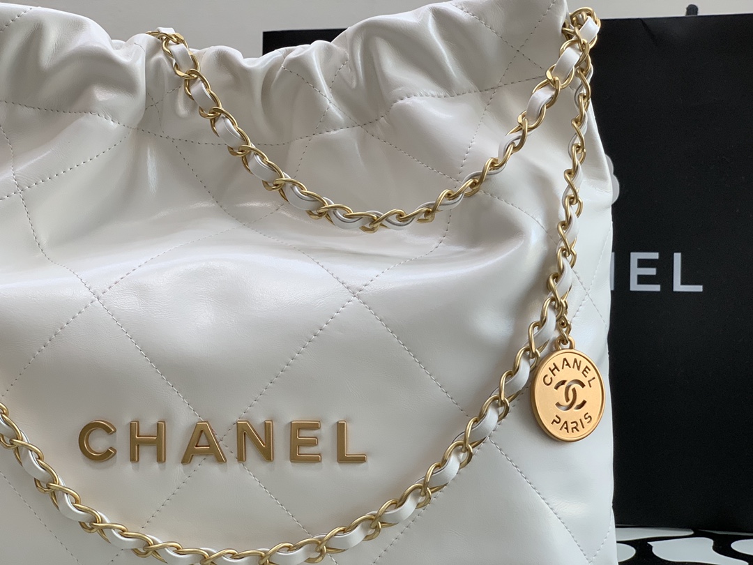 Chanel-22Bag-White-39cm