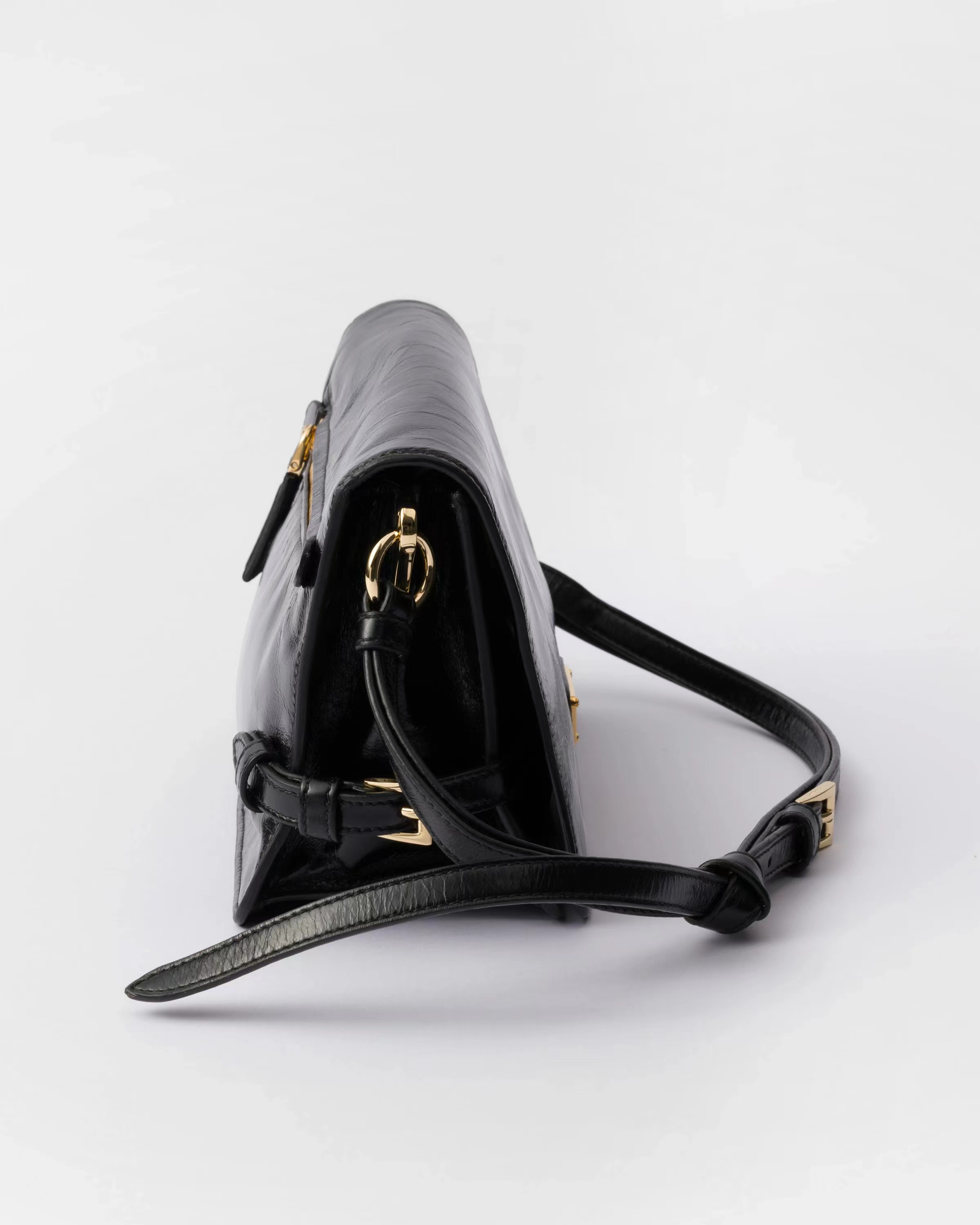 Leather shoulder bag