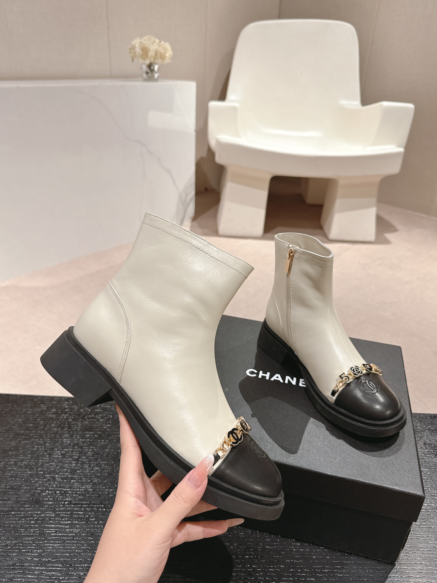 CHANEL 2024 -Boots