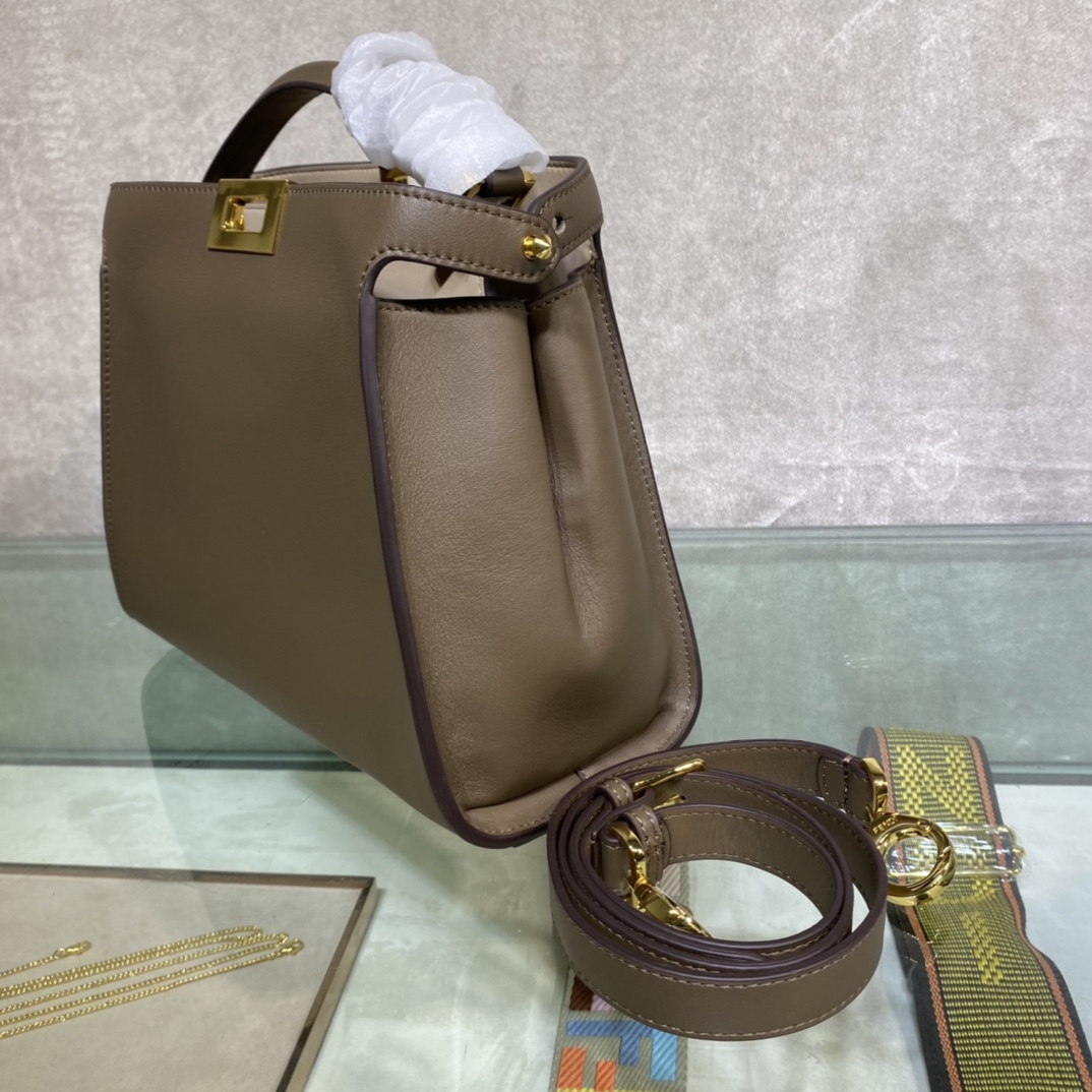 FENDI-Peekaboo Essentially-Brown