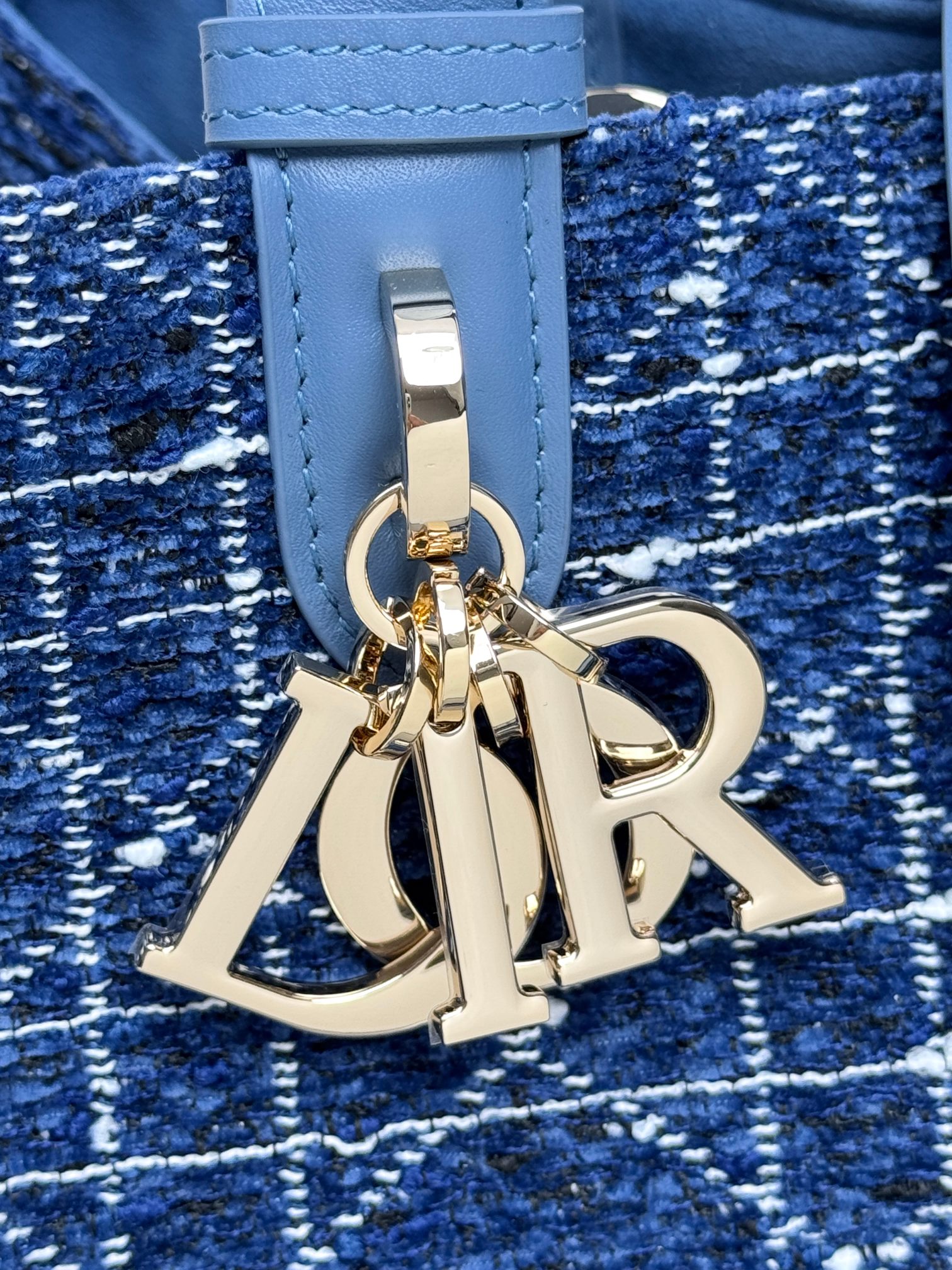 𝐃𝐢𝐨𝐫-𝐓𝐨𝐮𝐣𝐨𝐮𝐫𝐬