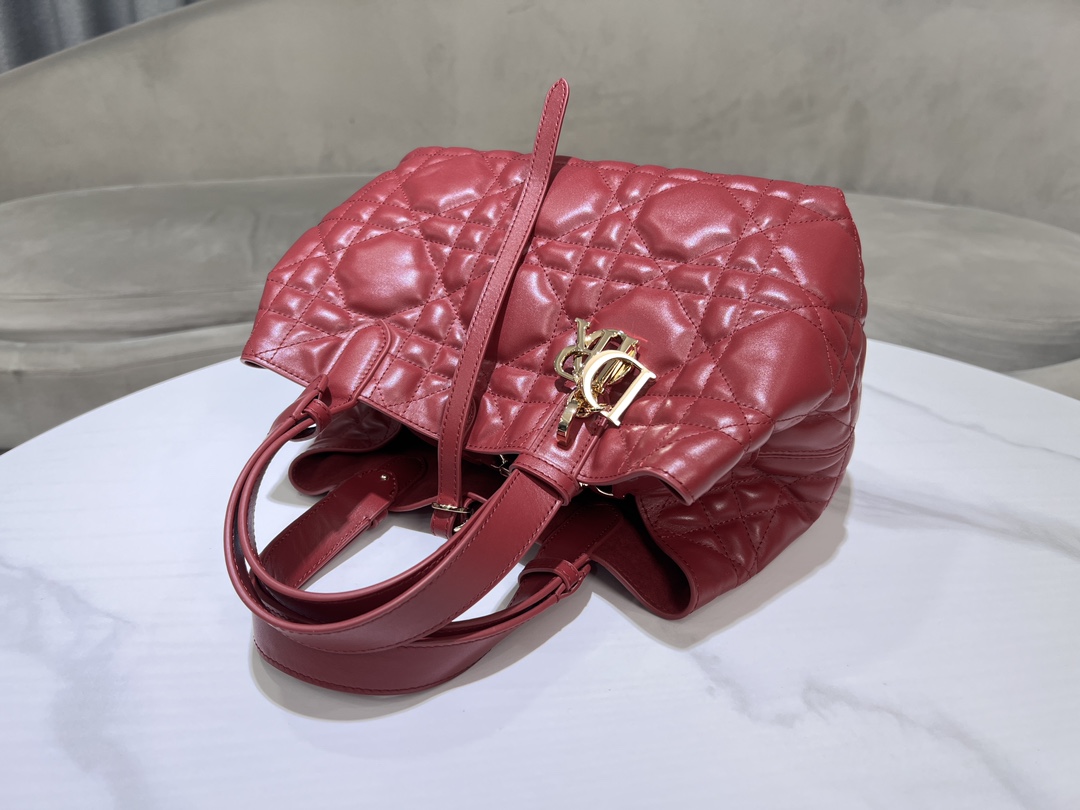 toujours Burgundy medium This Di