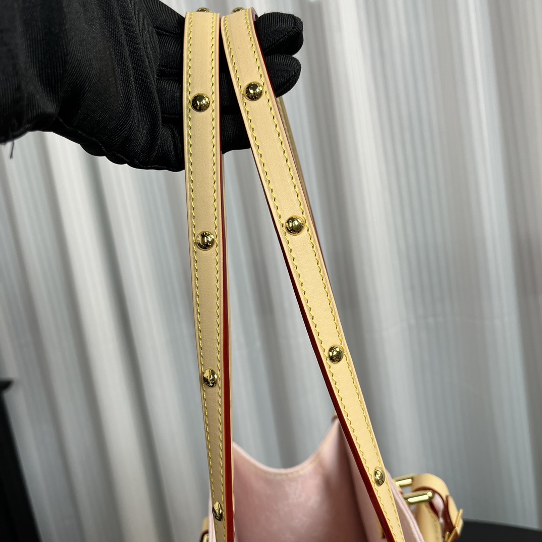 Louis Vuitton M13189 OnTheGo MM