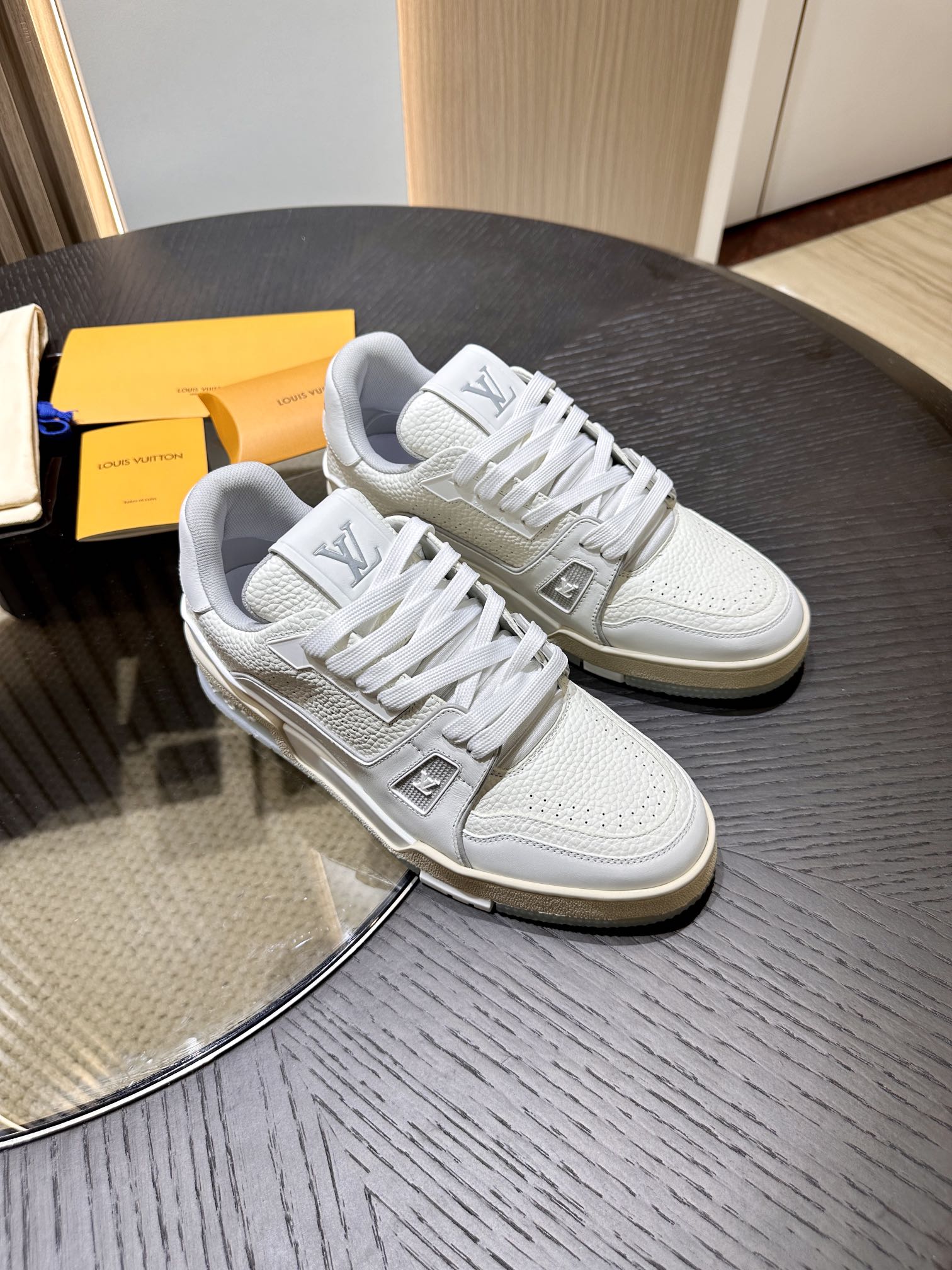 LV Trainer -Silver Gray
