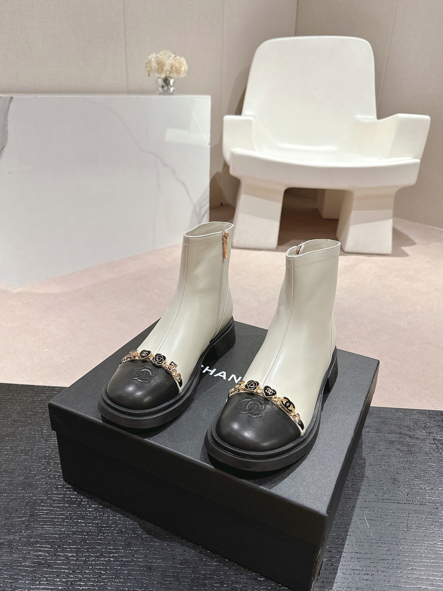 CHANEL 2024 -Boots