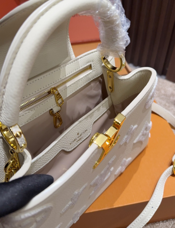Louis Vuitton Capucines Handbag – White