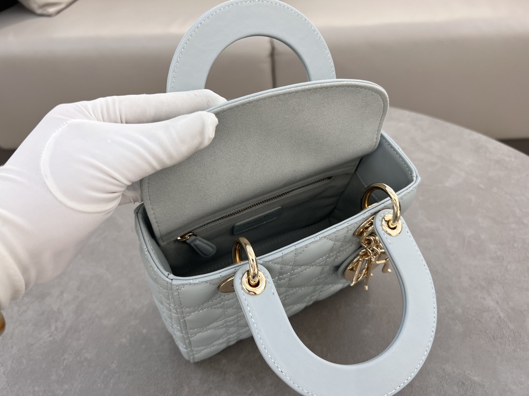 Four grid sheepskin lake water blue