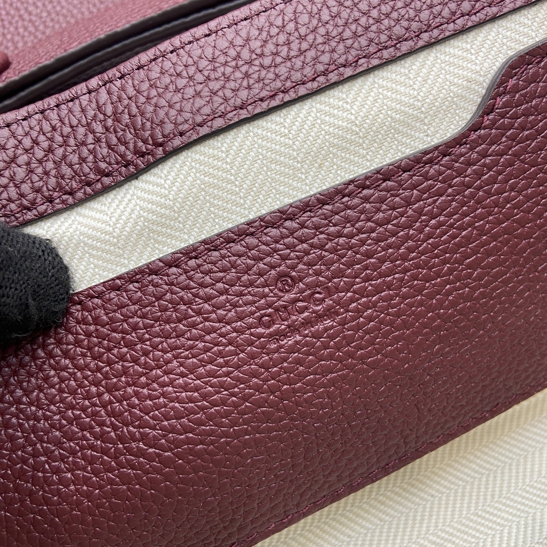 Gucci-Small crossbody bag with hook closure