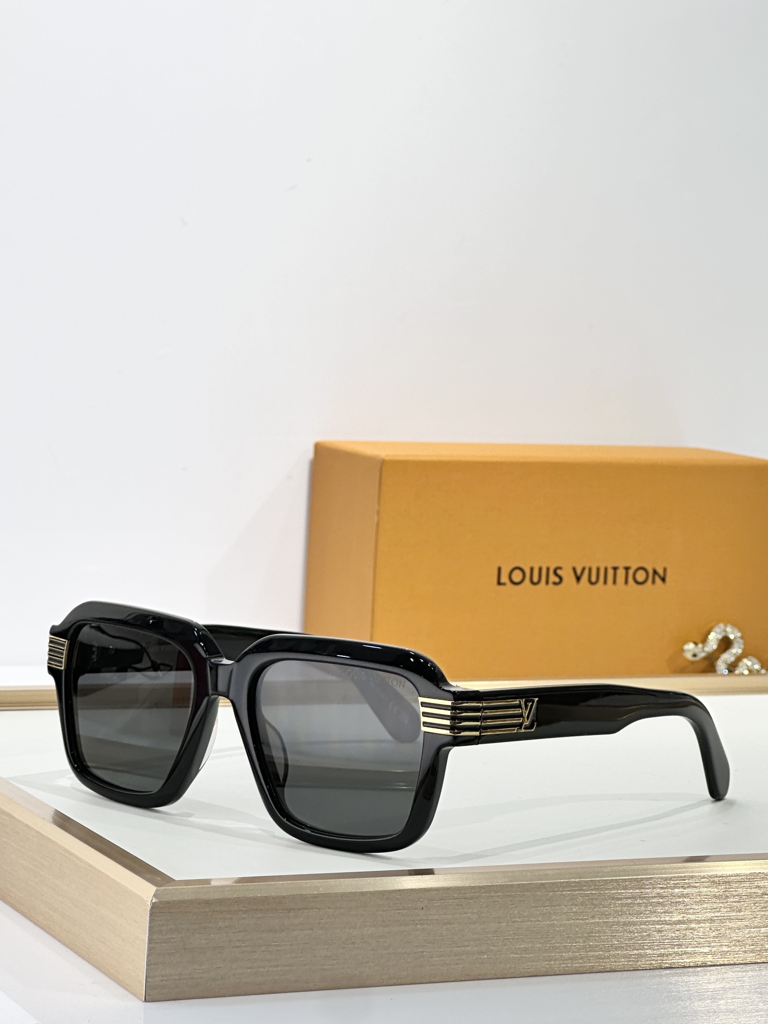 Louis Vuitton Z2739U  Slide Large Square‑Round Sunglasses
