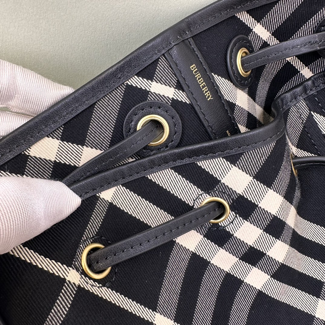 Burberry-Check Drawstring Pouch​