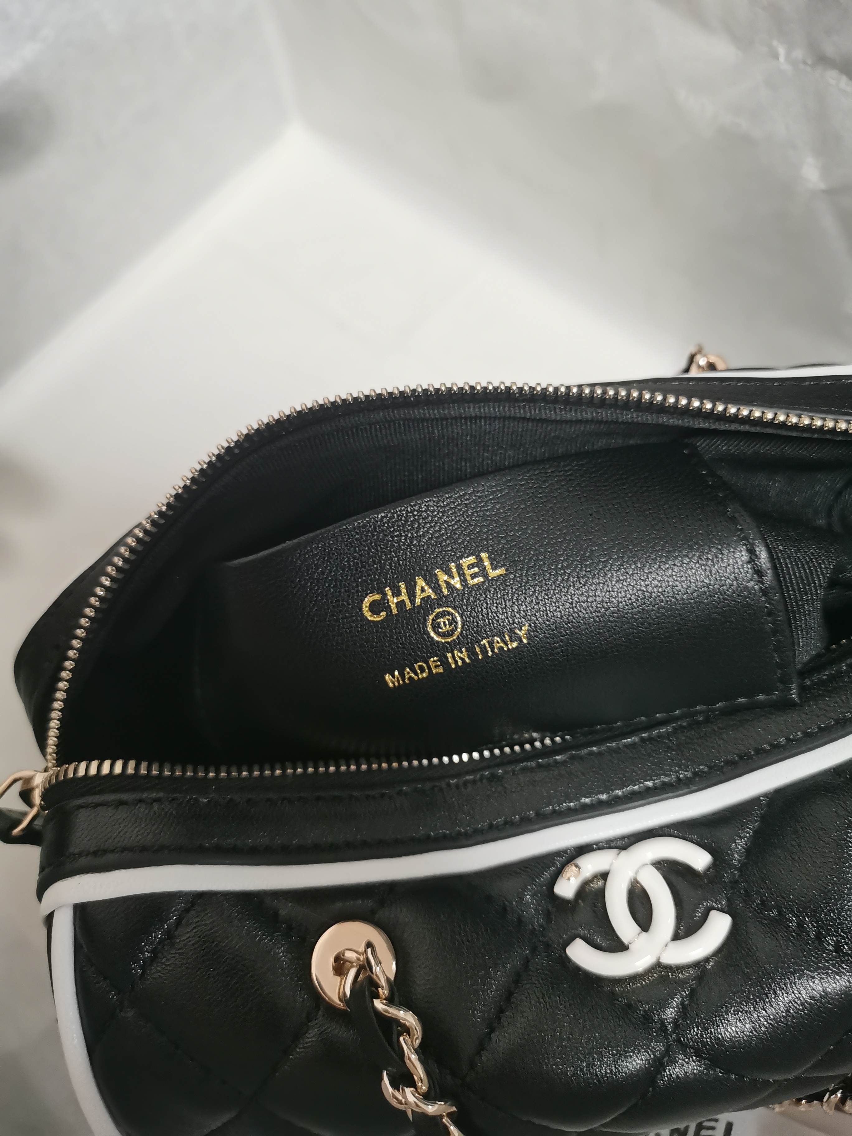 Chanel Classic WhiteChanel Classic White Quilted Bag