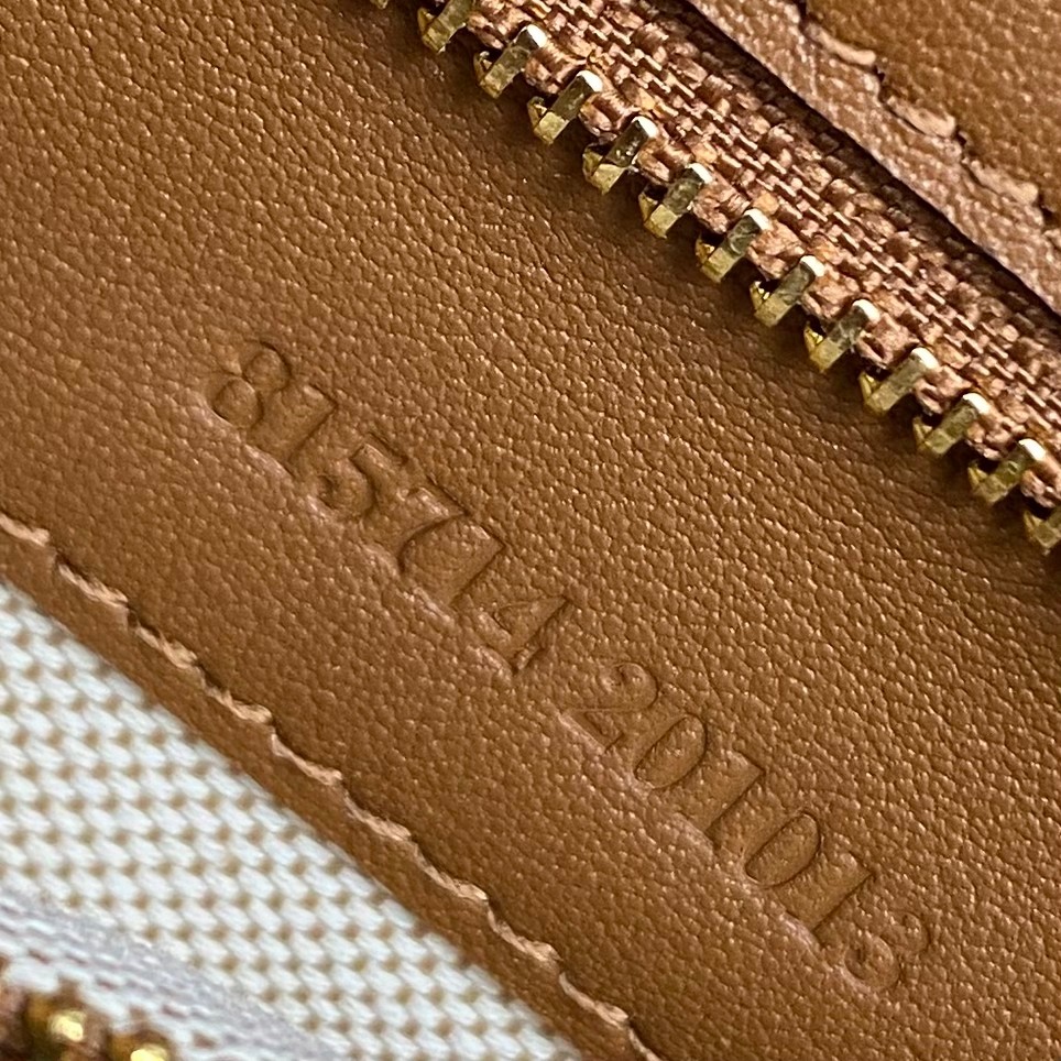 Gucci Blondie medium top handle bag