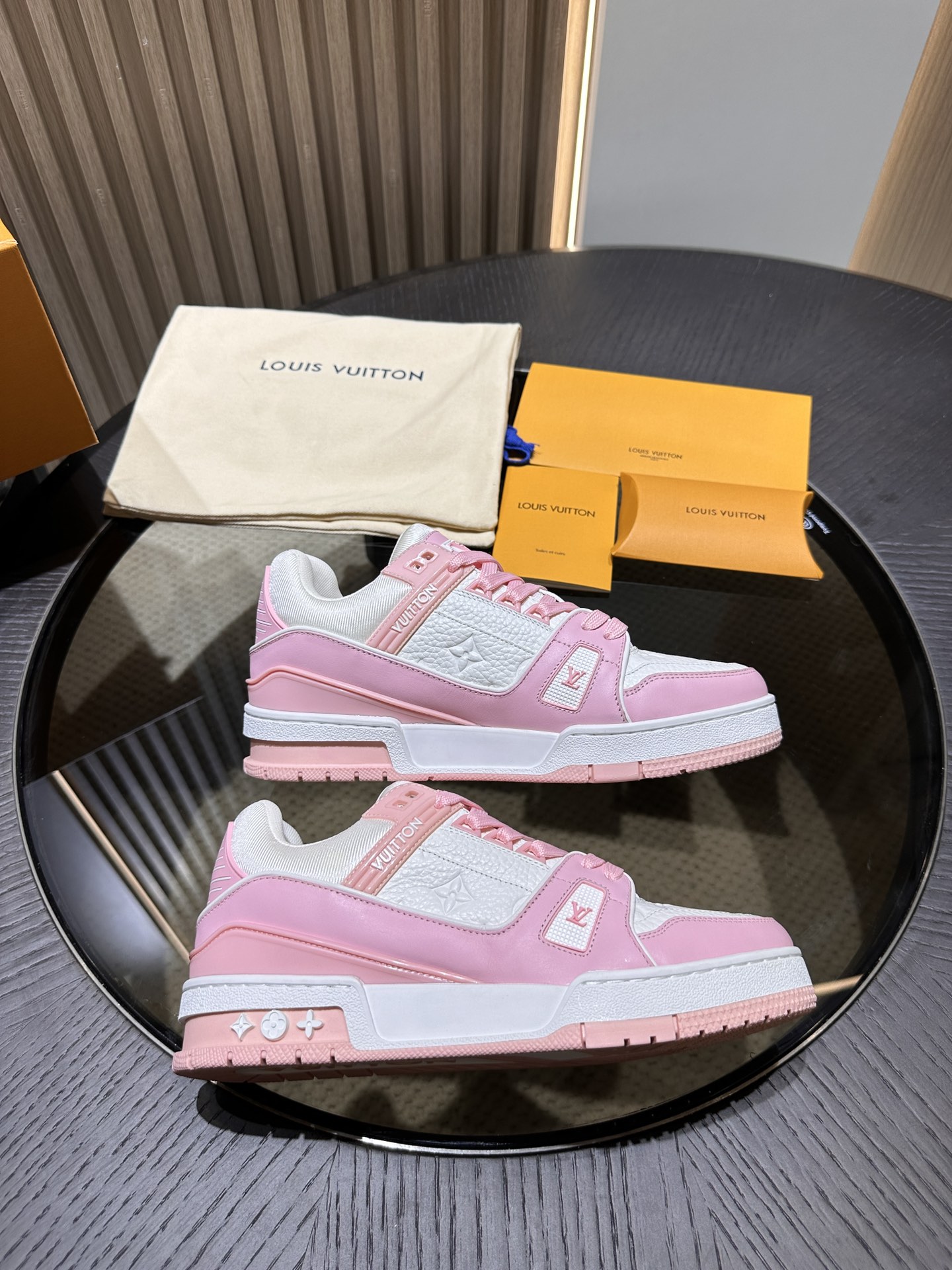 LV Trainer-pink