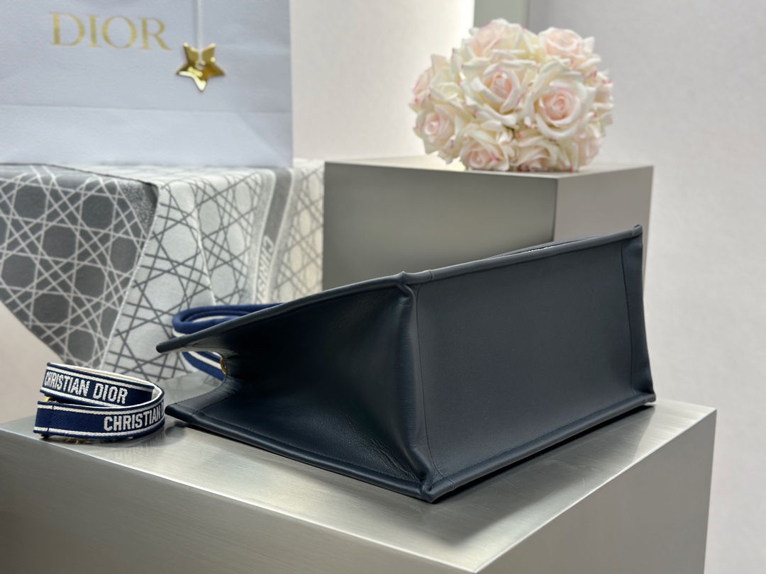 Blue and white tiger new bag