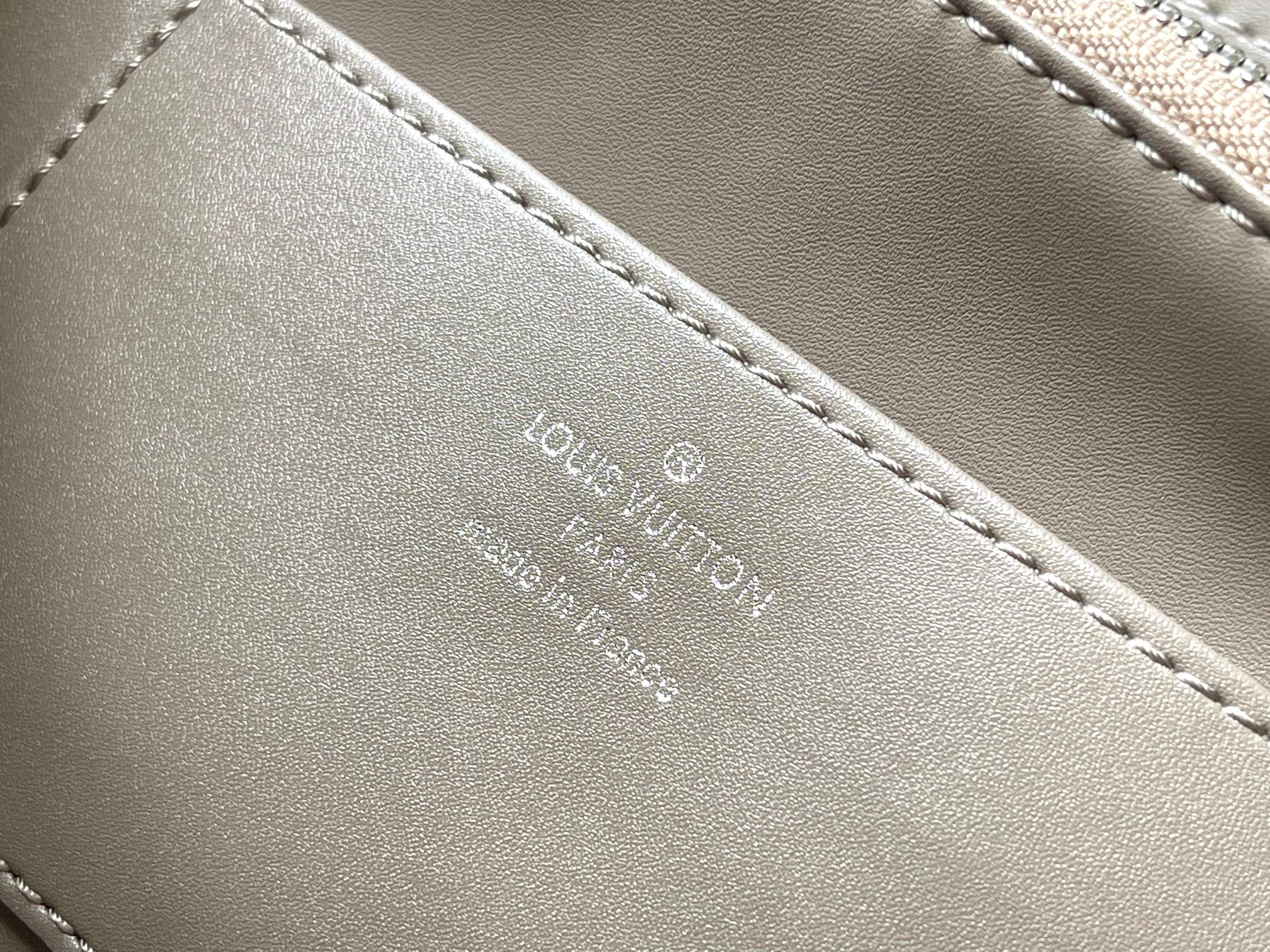 Capucines Souple large handbag- gray canvas