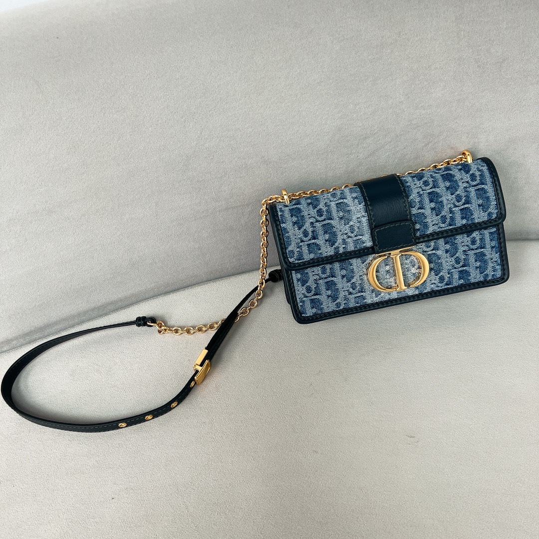 Dior- Clamshell chain bag small