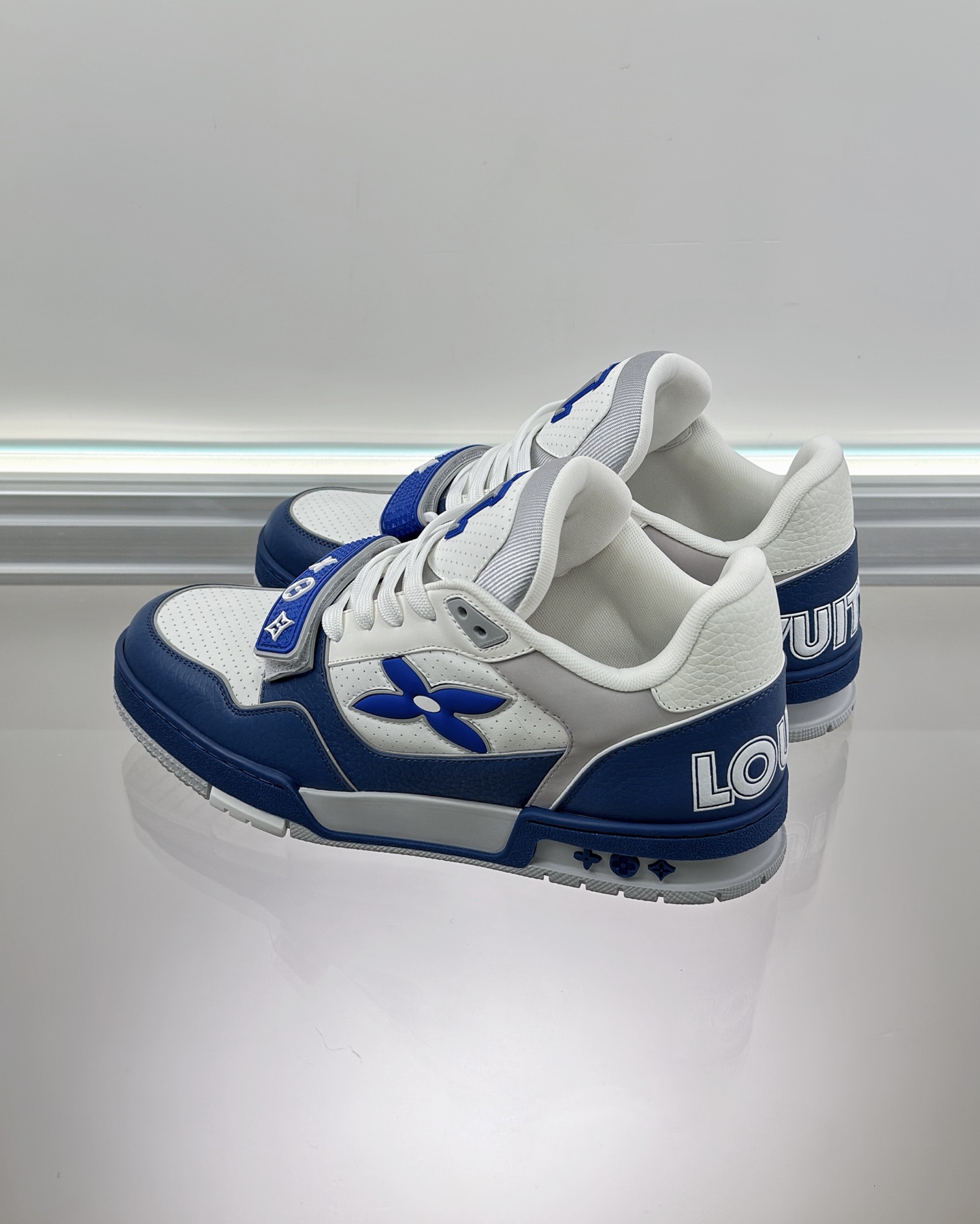 LOUIS VUITTON 1AHTBR LV Trainer Sneaker