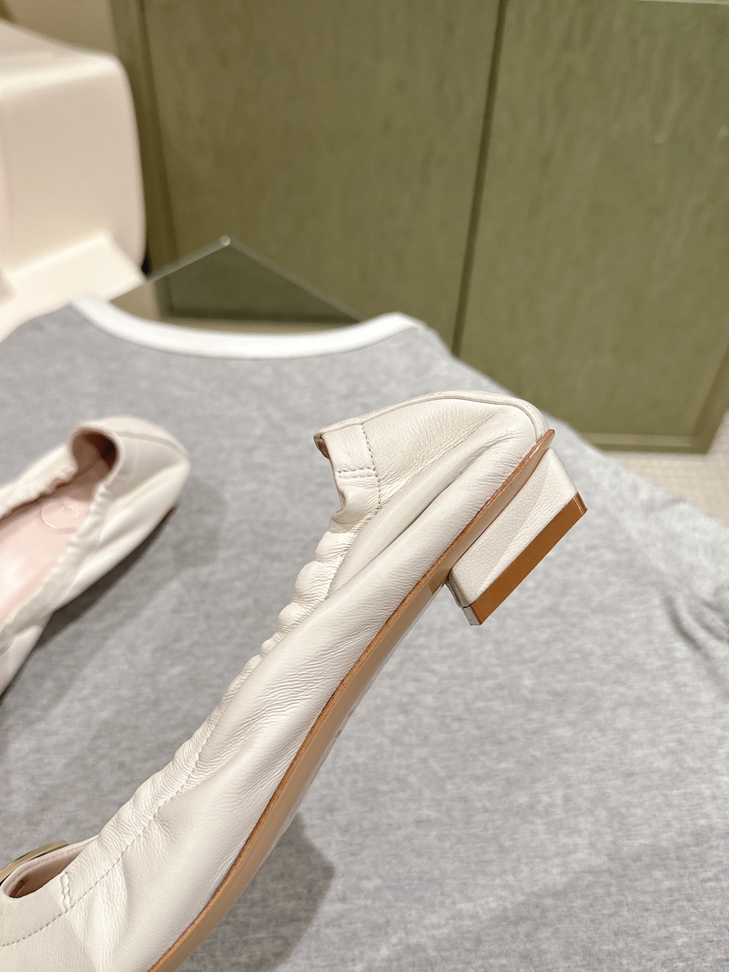 2024roger vivier new arrival-white