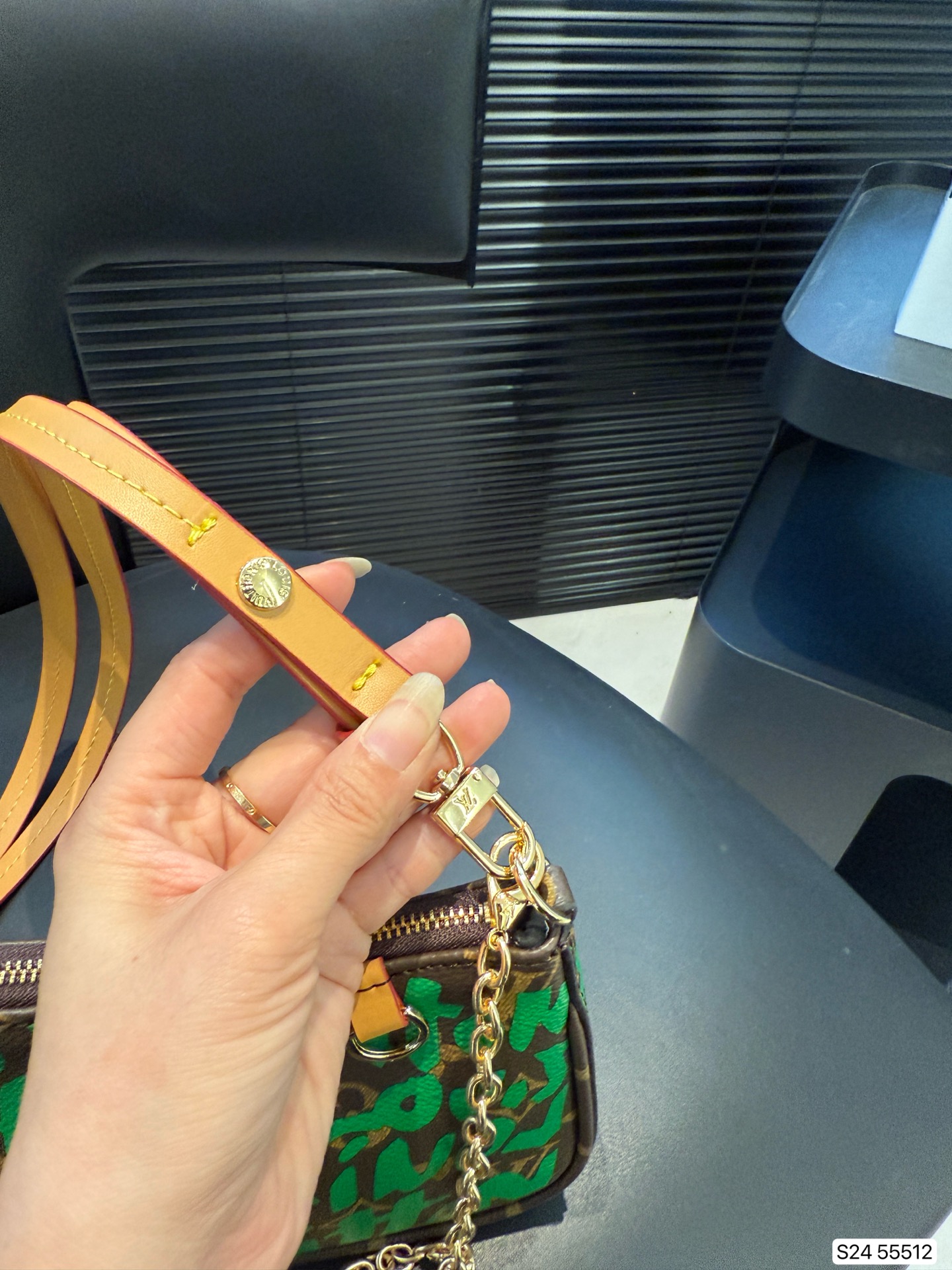 LV-2001 Stephen Sprouse Monogram Graffiti Pochette Accessoires shoulder bag