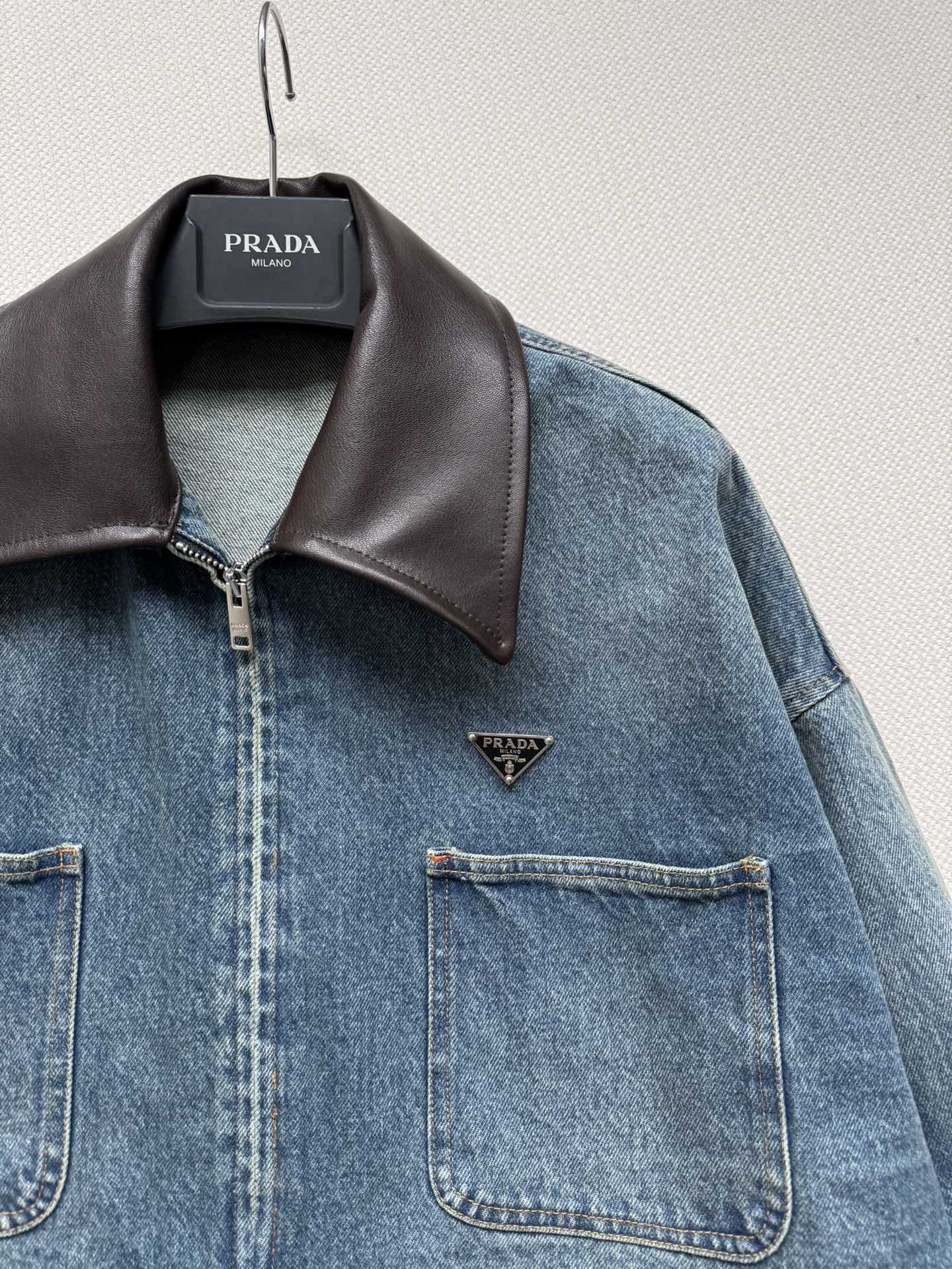 Prada Cropped leather-trimmed denimjacket in blue