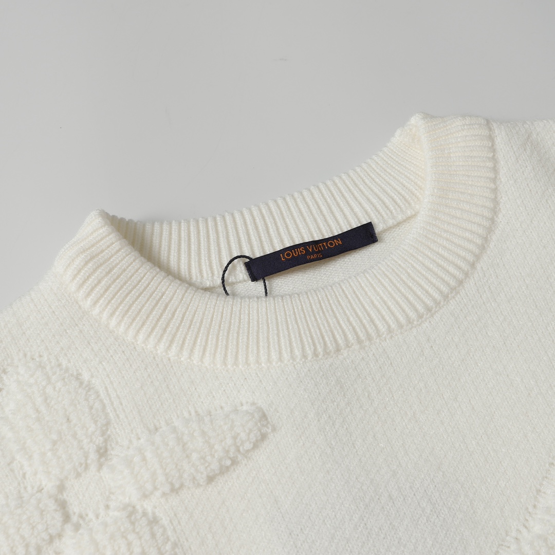 LV- Long sleeve white sweater