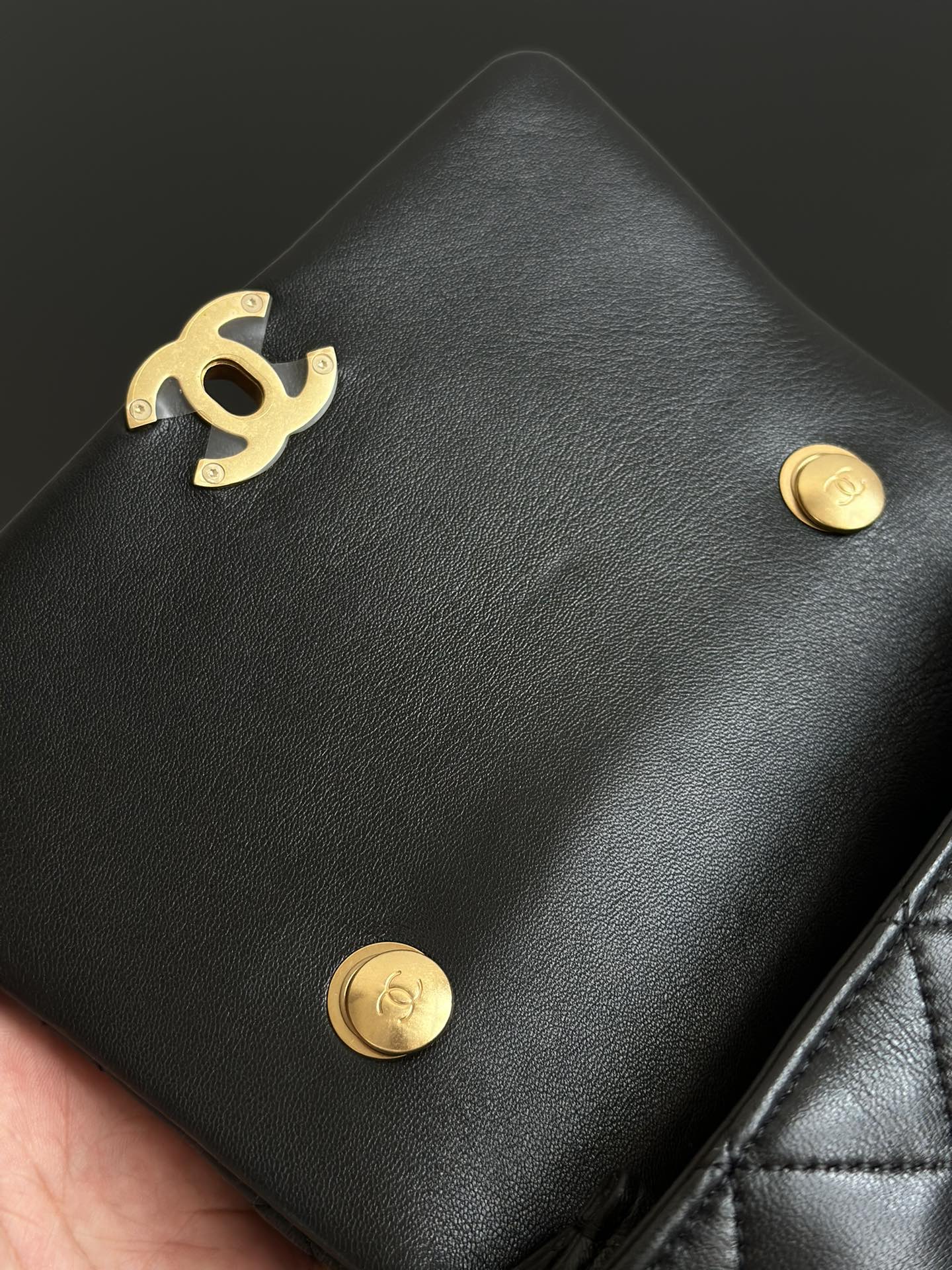 Chanel24a pearl handle flap bag