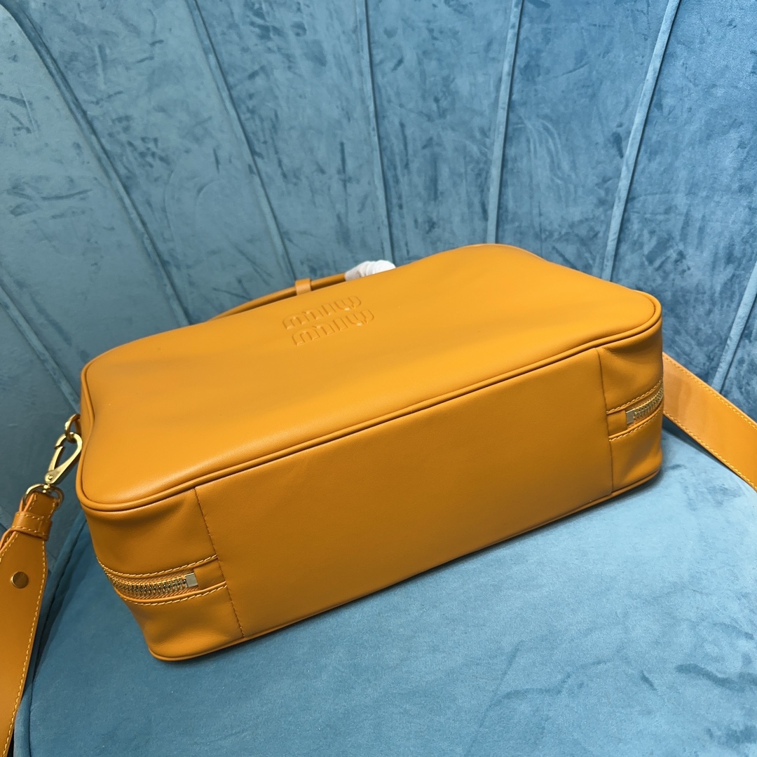 Miu Miu-Leather Beau bag-Pomegranate Yellow