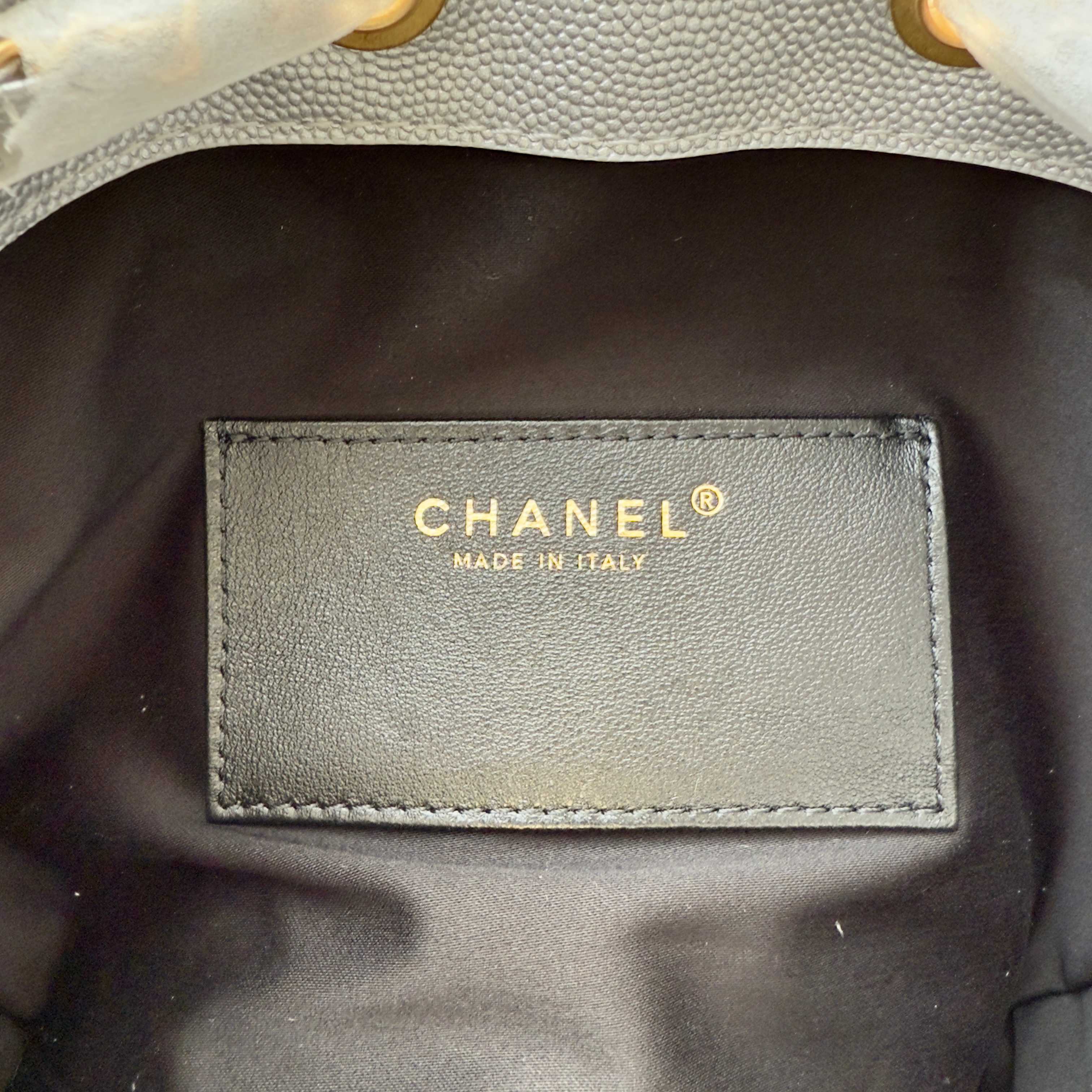 Chanel-25C Caviar Leather Hobo Bag -sliver