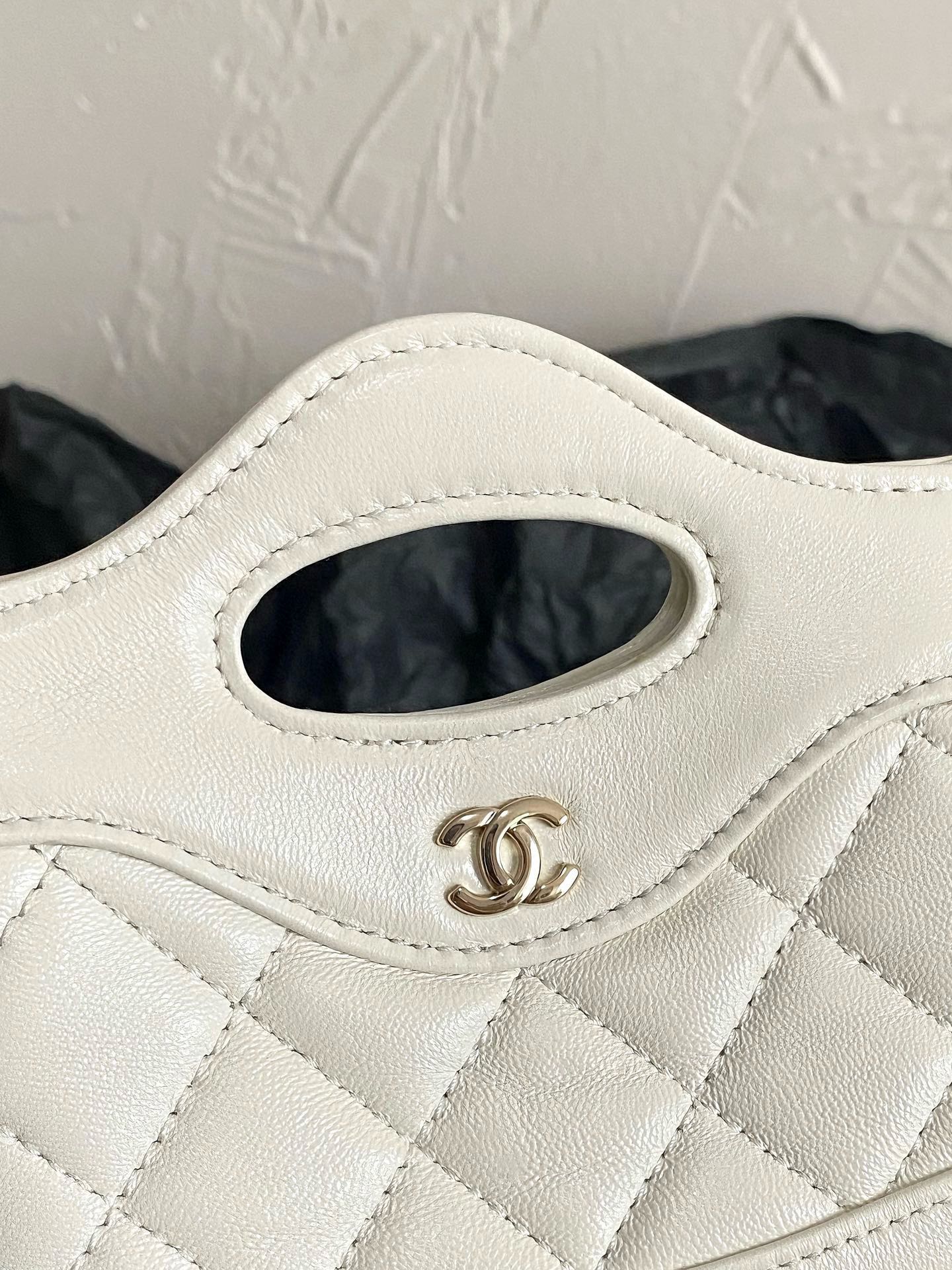 Chanel shopping bao- nano-white
