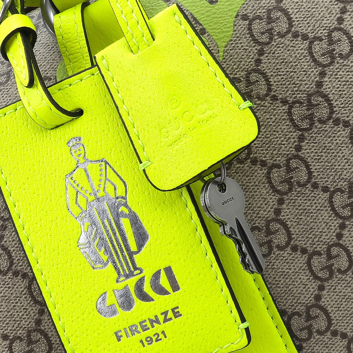 GUCCI Medium duffle bag with print