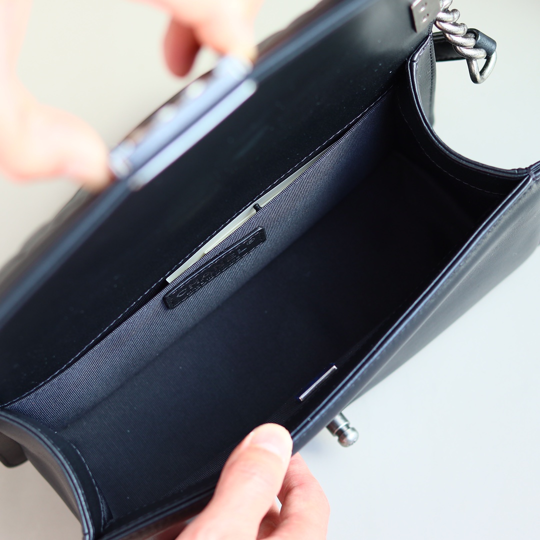 Leboy-25cm-Caviar cowhide-Black