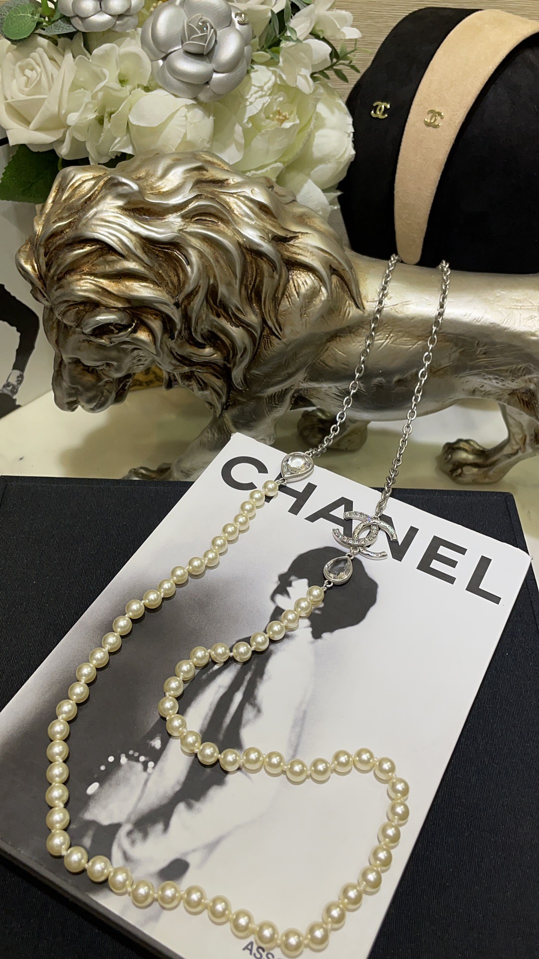 𝑪𝒉𝒂𝒏𝒆𝒍 24A new black silver rhinestone double C Drop diamond Pearl necklace sweater chain