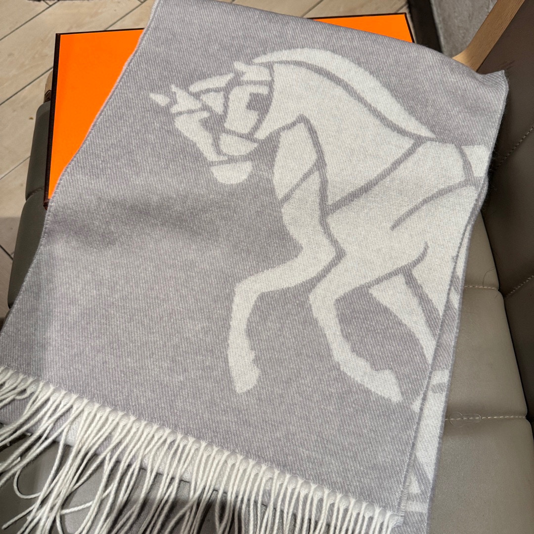 Hermes- double jacquard scarf with thick fringe