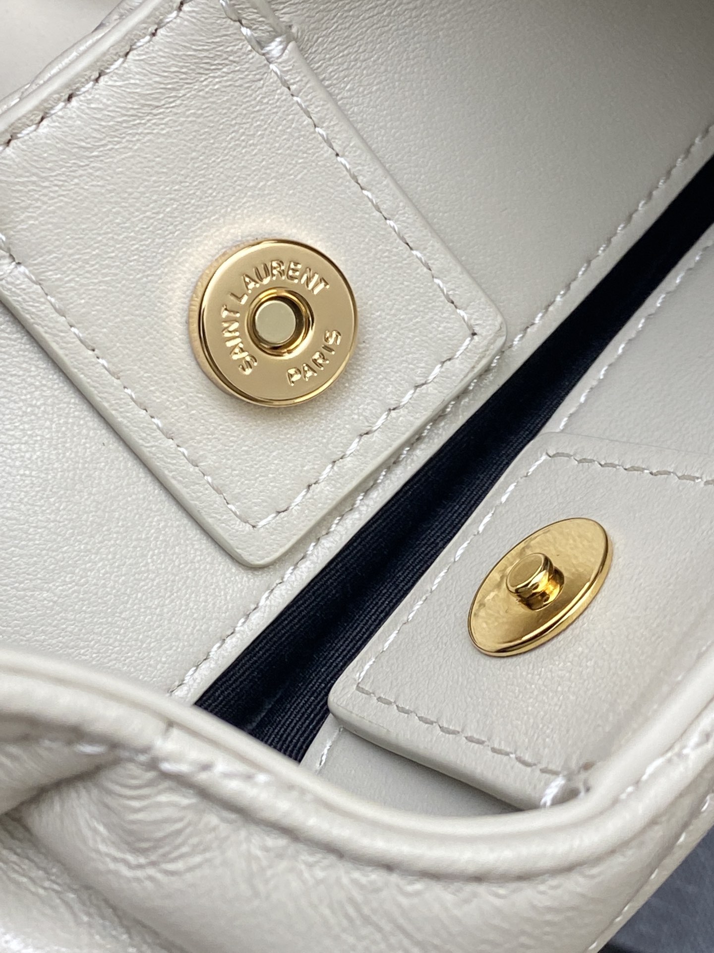 SADE hobo in lambskin-white