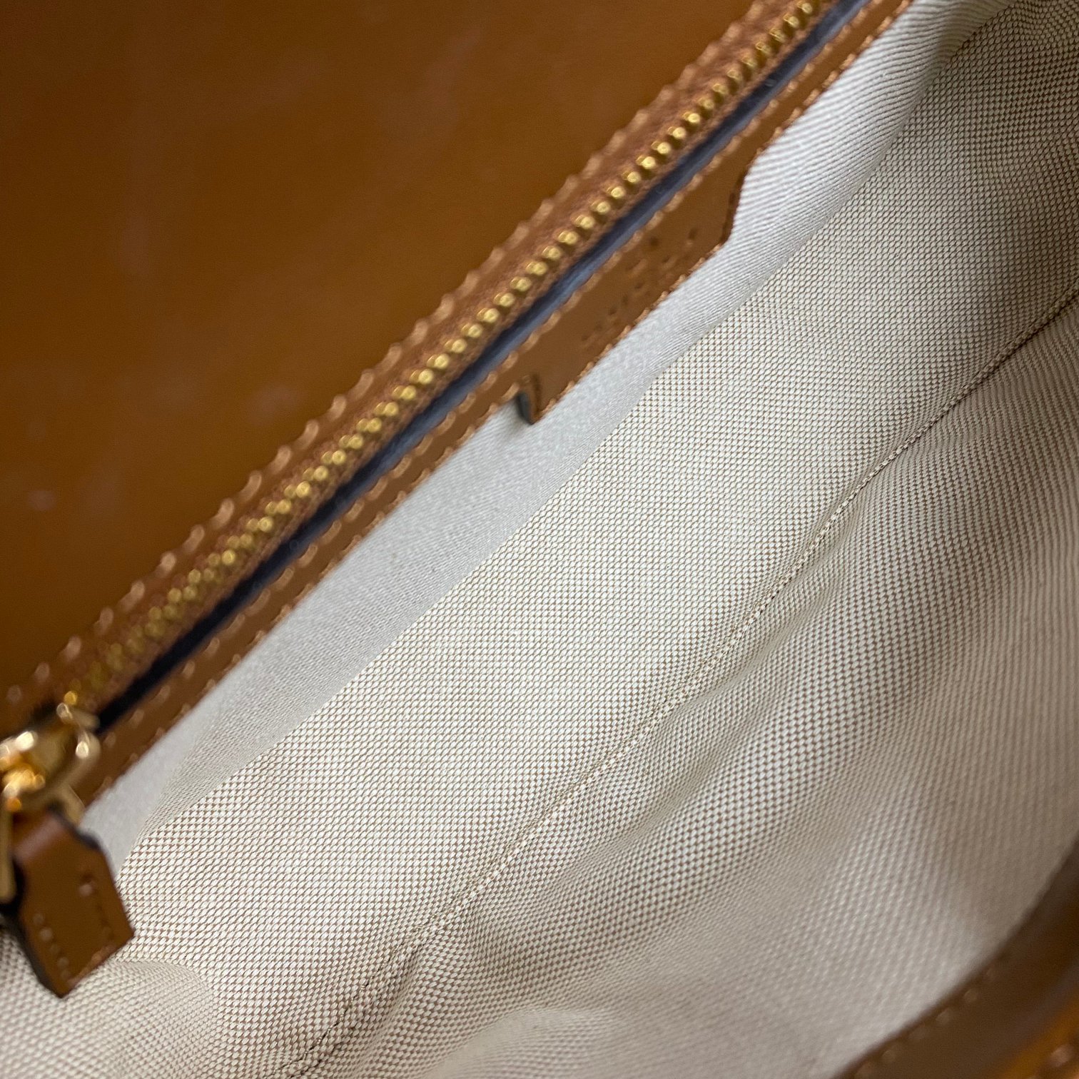 Gucci Blondie medium top handle bag