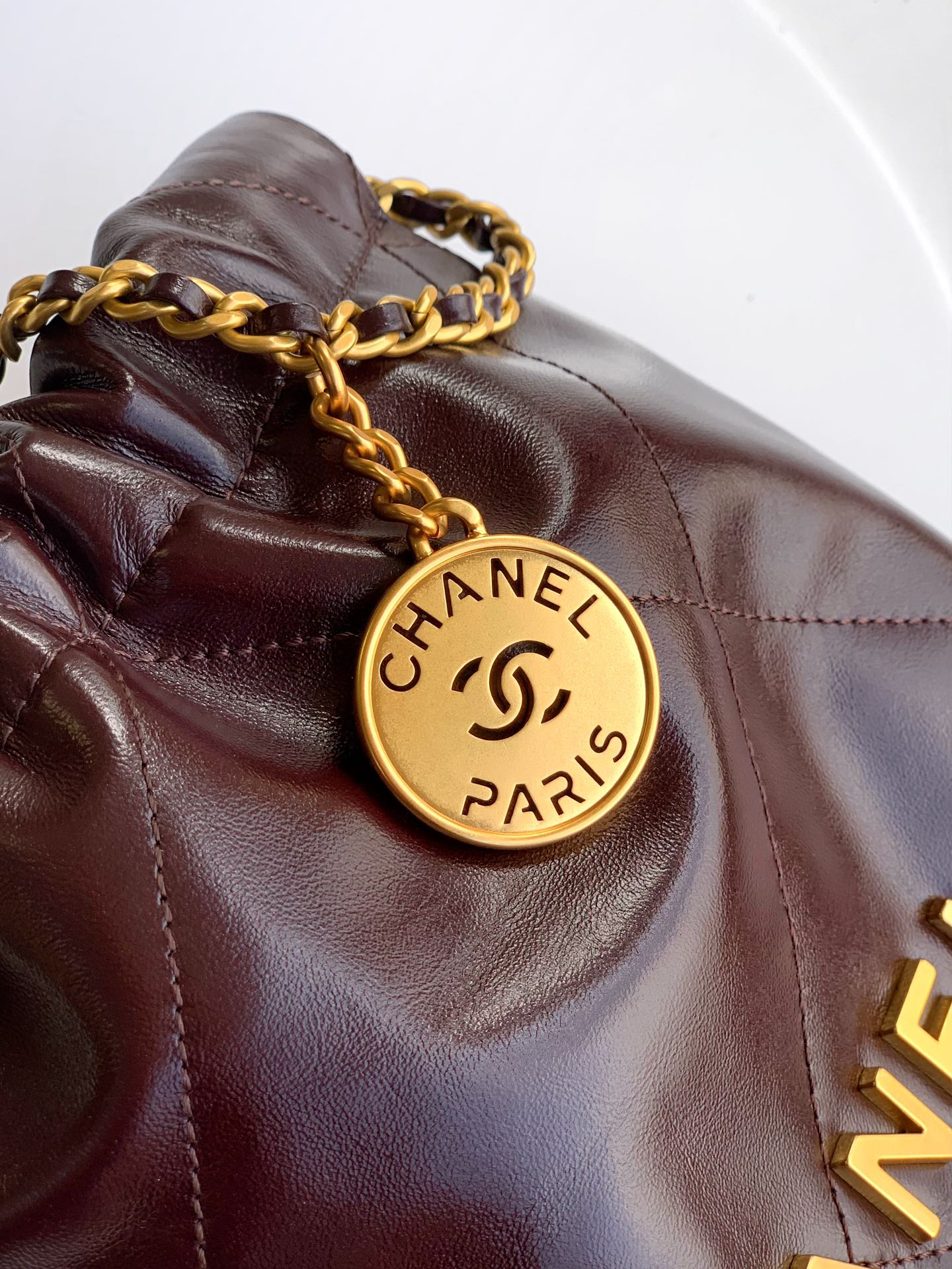 CHANEL 22 Handbag Shiny Calfskin & Gold-Tone Metal Dark Brown