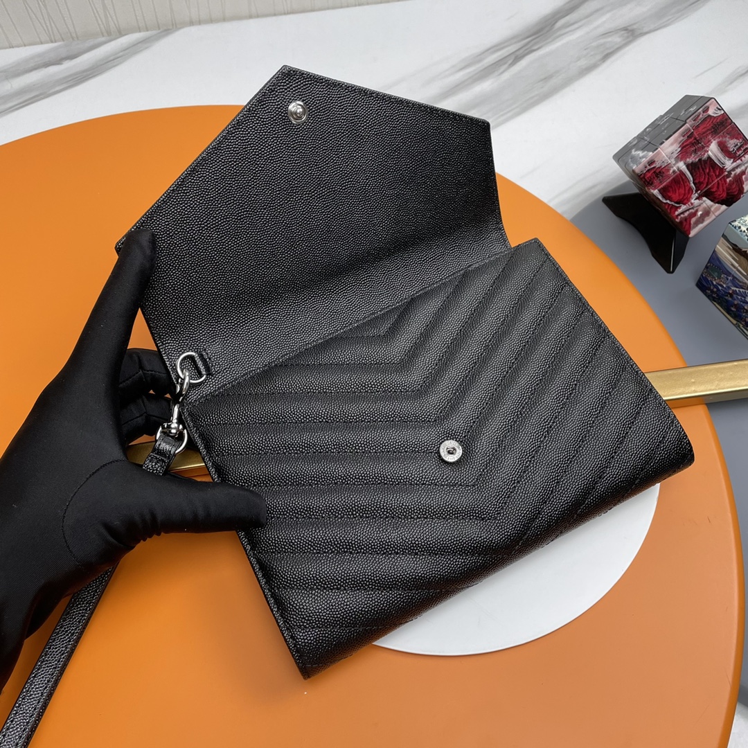 CASSANDRE MATELASSÉ FLAP POUCH --Black