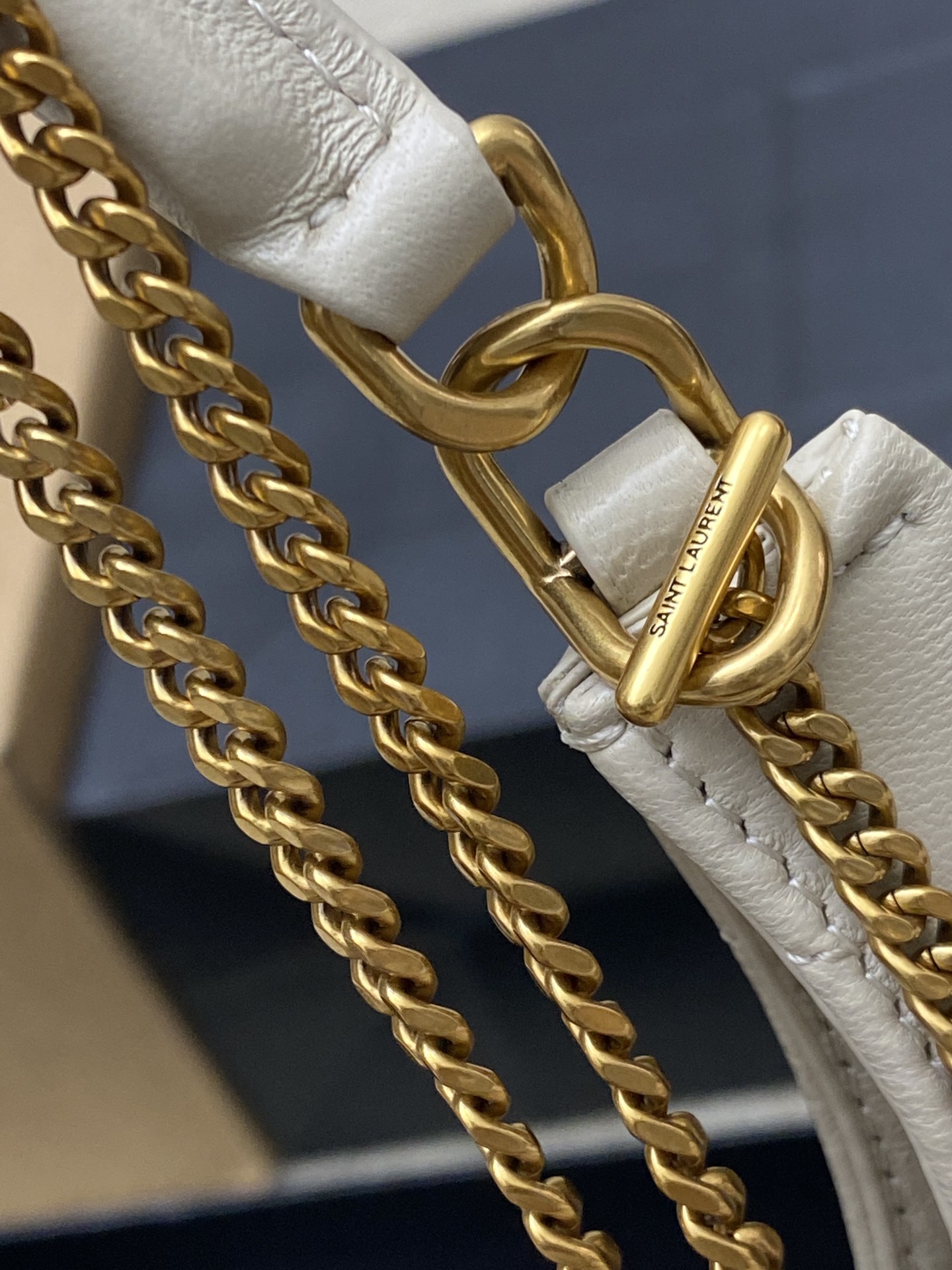 SADE hobo in lambskin-white