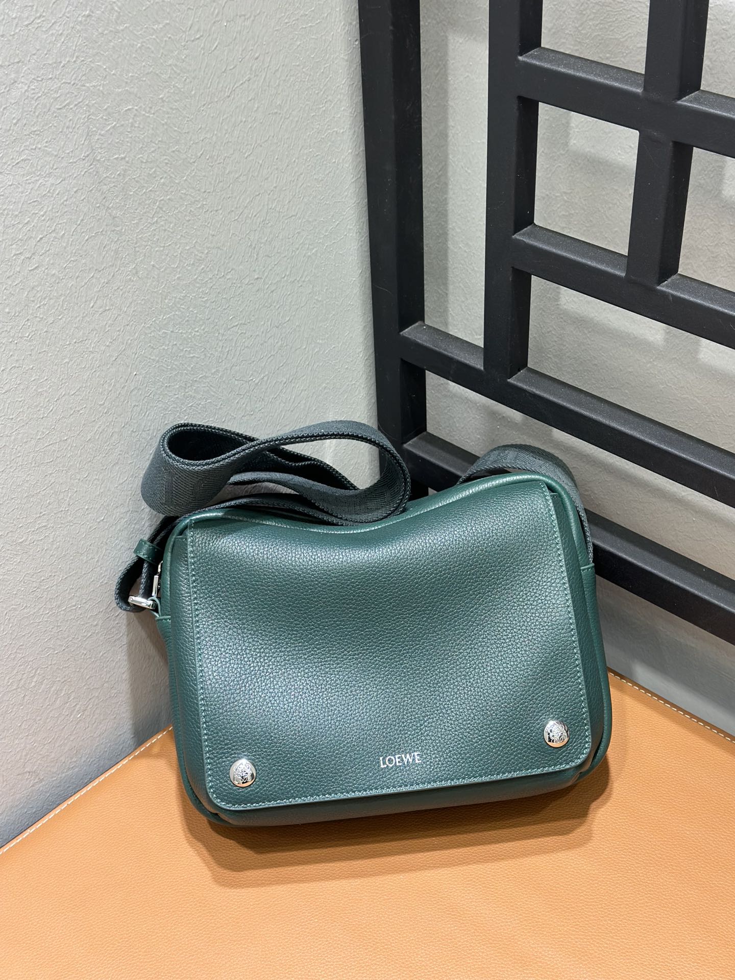 LOEWE Pebble XS Full-Grain Leather Messenger Bag