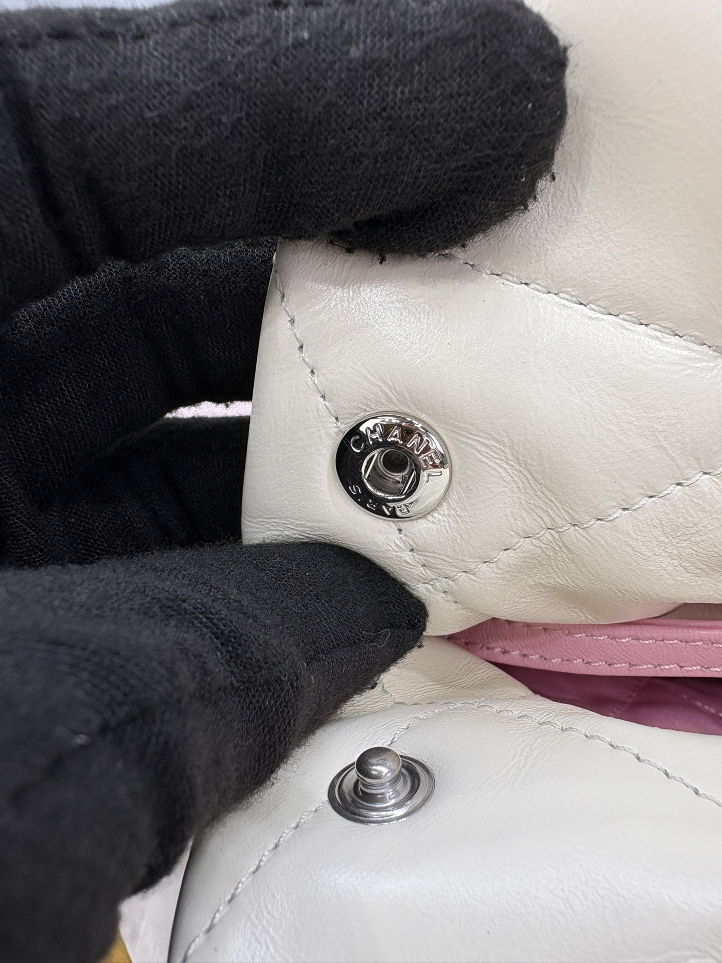 Chanel 22 Bag (Model AS3260)