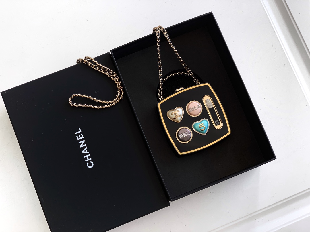CHANEL Makeup Palette Minaudiere