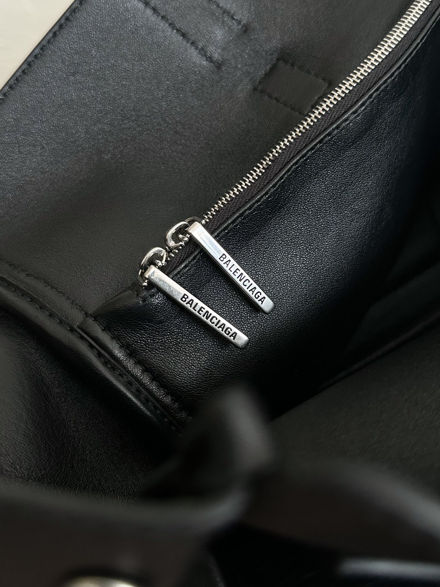 Balenciaga-Bel Air Medium Carry All Bag in Black